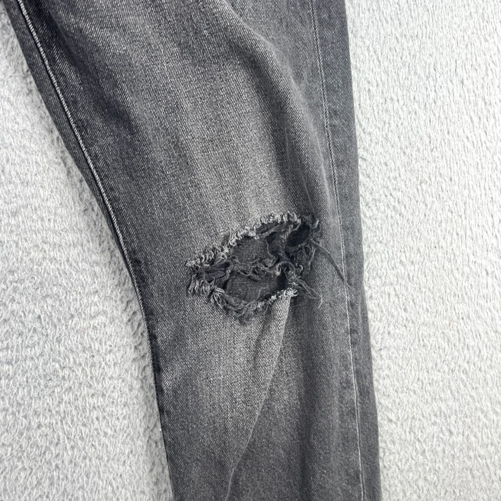 Levi's VINTAGE Levi's 501 Skinny Jeans Womens 30x28 Denim Distressed Black Fade Button Fly 90s Size 30" / US 8 / IT 44 - 2 Thumbnail