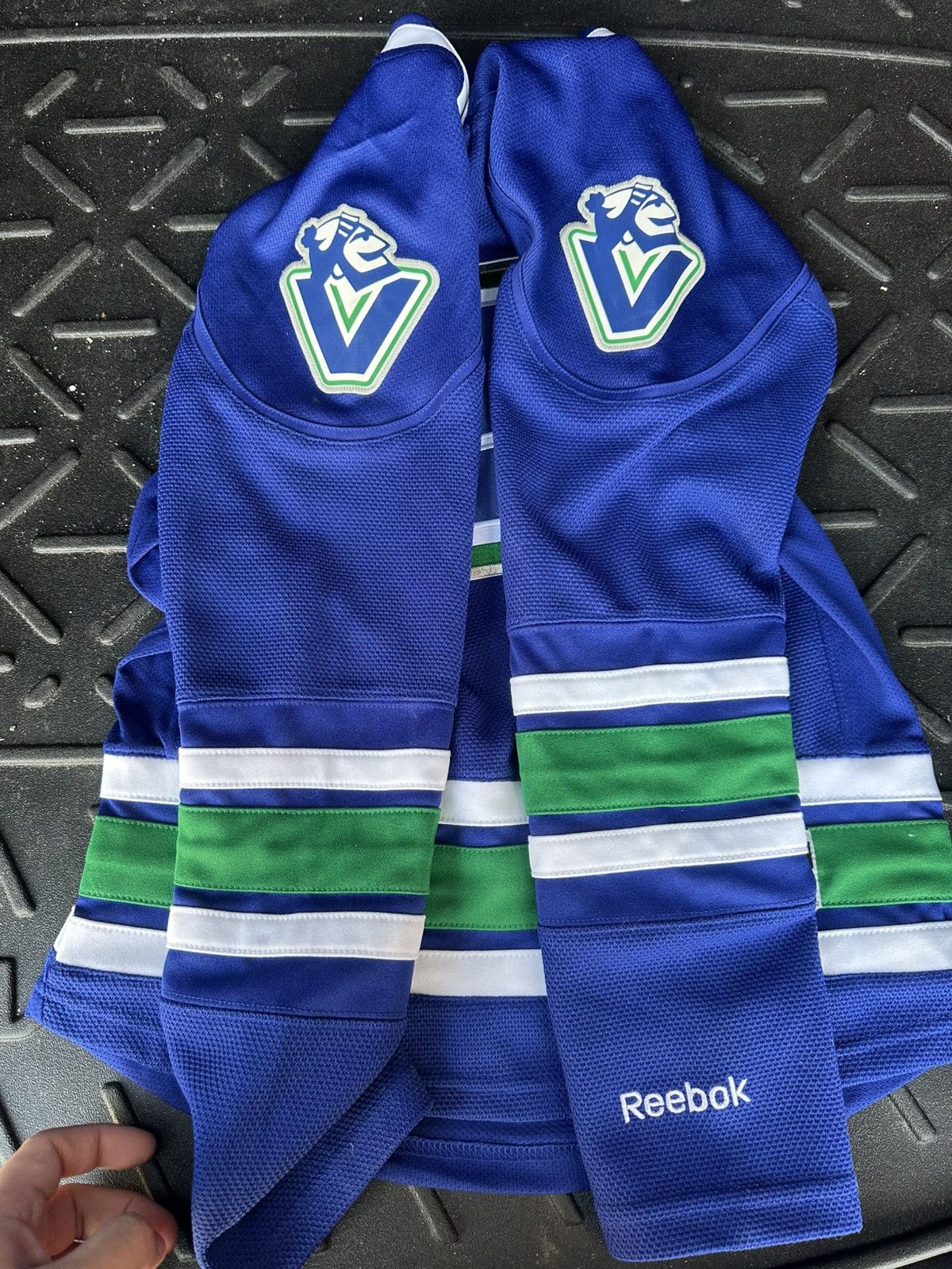 NHL × Vintage OFFICIAL VTG REEBOK NHL Vancouver CANUCKS JERSEY STITCHED Size US XS / EU 42 / 0 - 7 Thumbnail