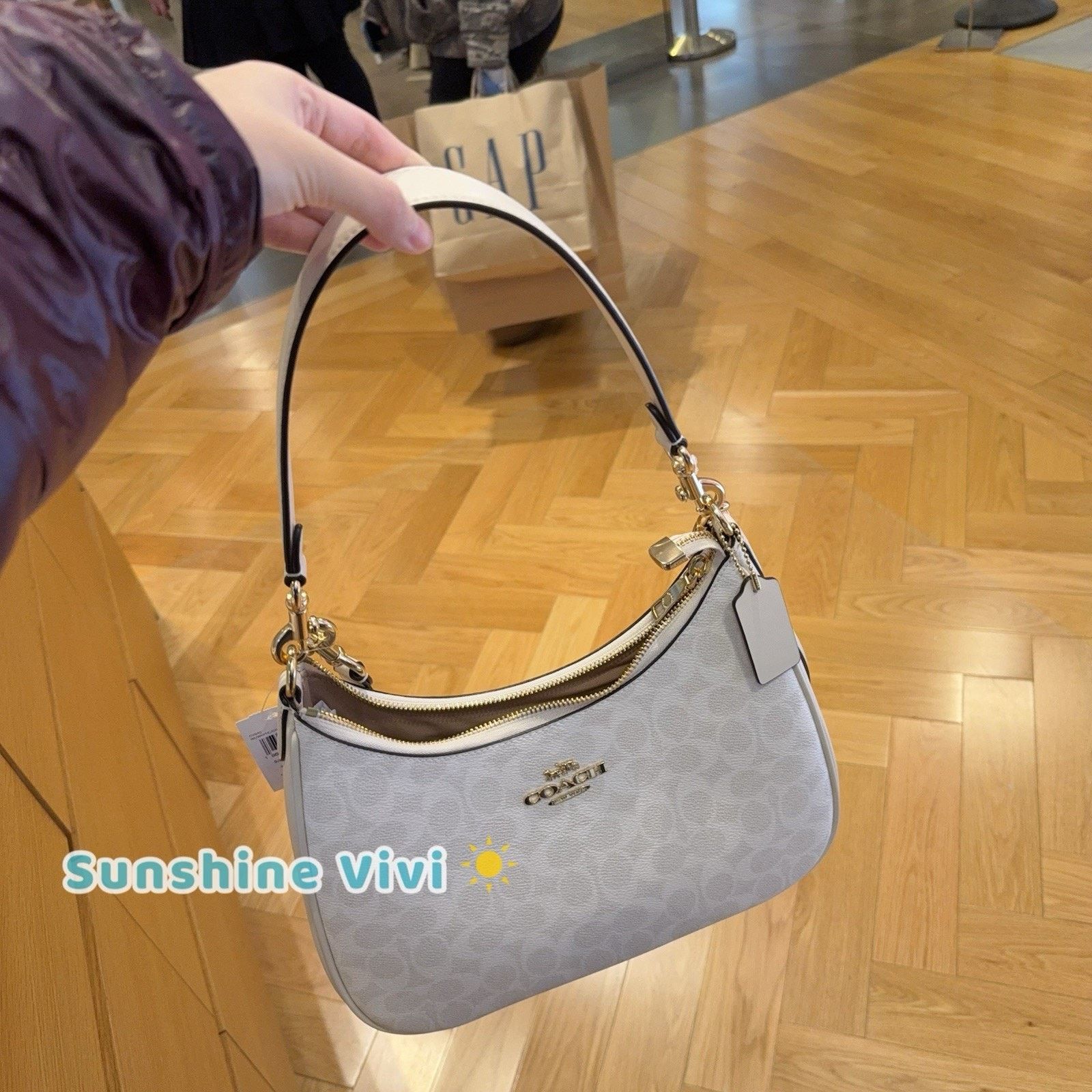 Coach NWT Coach Teri Hobo Bag Signature Canvas/CV940 WHITE/CHALK Size ONE SIZE - 10 Thumbnail