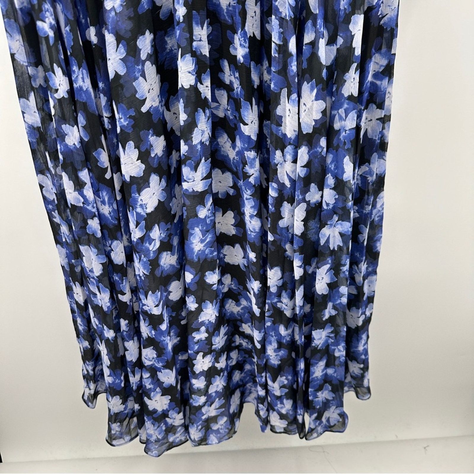 Monique Lhuillier RTR ML Monique Lhuillier Melanie Floral Maxi Dress Sz 10 Size L / US 10 / IT 46 - 4 Thumbnail