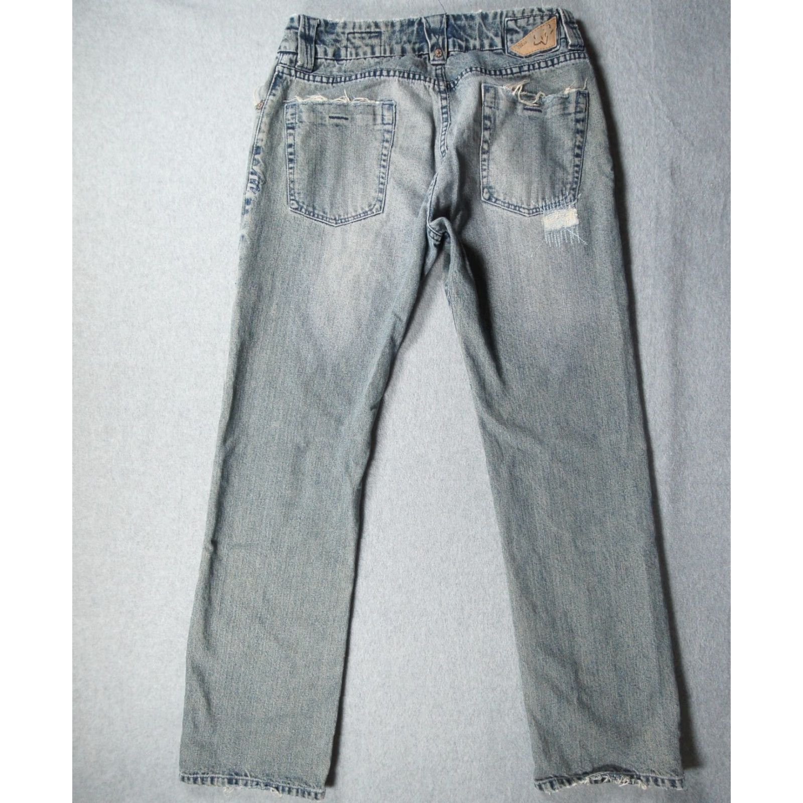 Denime Fox Jeans Mens 31 Blue Denim Regular 5-Pocket Distressed Button Fly N/A Missing one button - See image Size US 31 - 7 Thumbnail