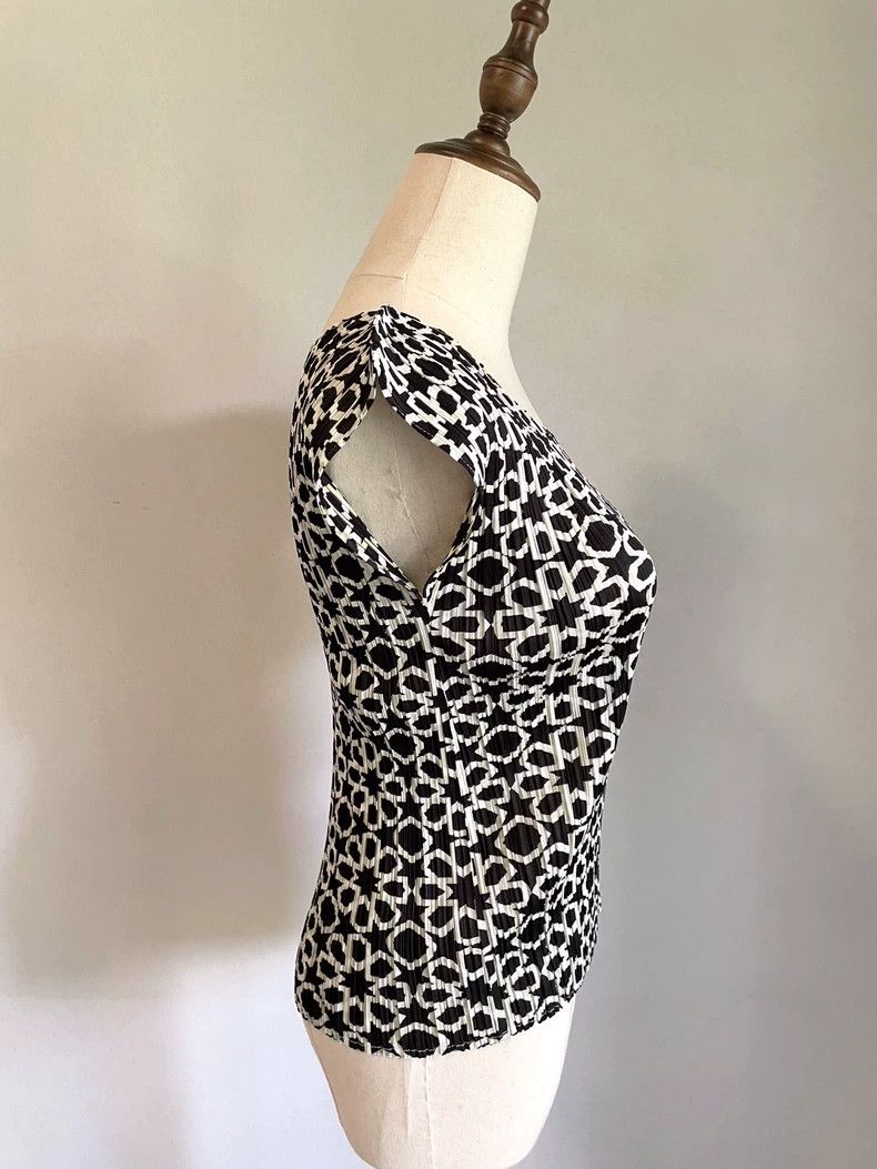 Issey Miyake Issey Miyake size:3 Black and white star snowflake short-s Size M / US 6-8 / IT 42-44 - 3 Thumbnail