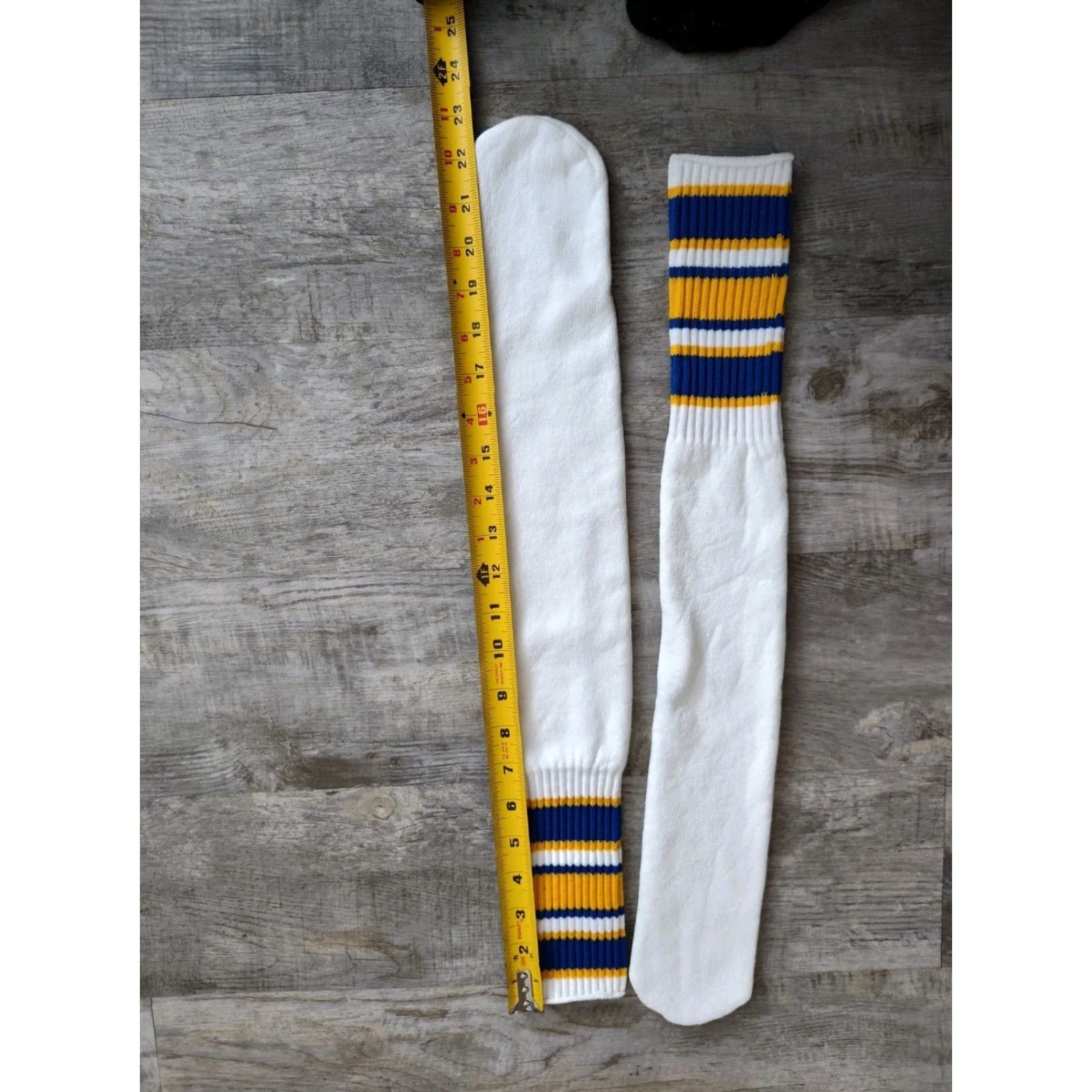 Vintage VINTAGE 80s Tube Socks Tall Stripe Blue Yellow Mens Unisex 22.5" Long Sportswear Size ONE SIZE - 5 Thumbnail