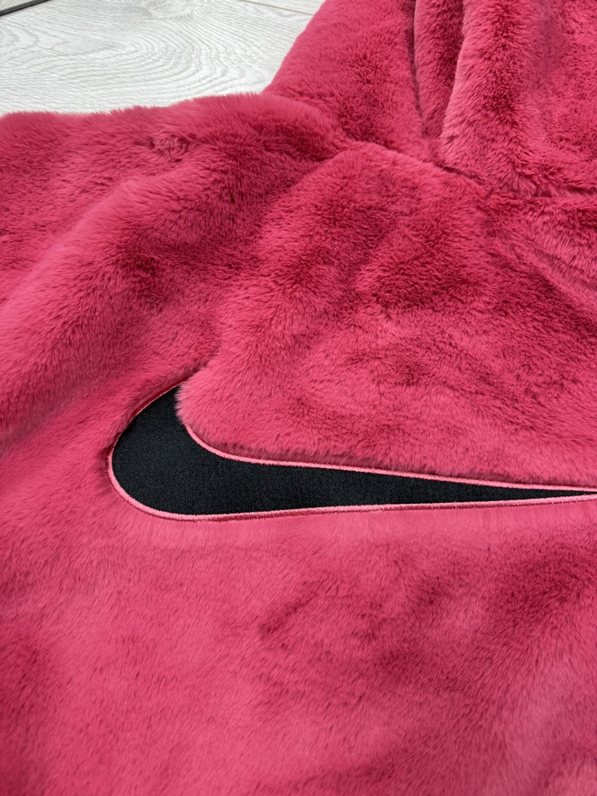 Nike × Vintage Nike Essential Faux Fur Swoosh Women’s Jacket M Size M / US 6-8 / IT 42-44 - 3 Thumbnail