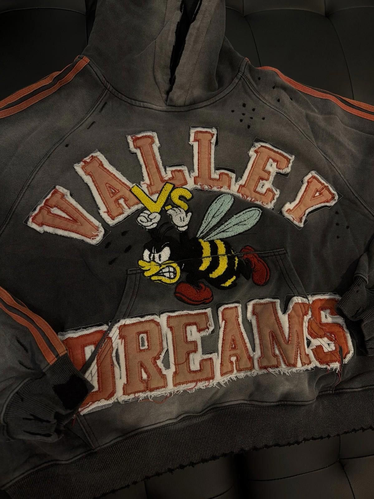 Vale Size XL Vale Pullover Hoodie Valley Black Red Bumble Bee Size US XL / EU 56 / 4 - 3 Thumbnail