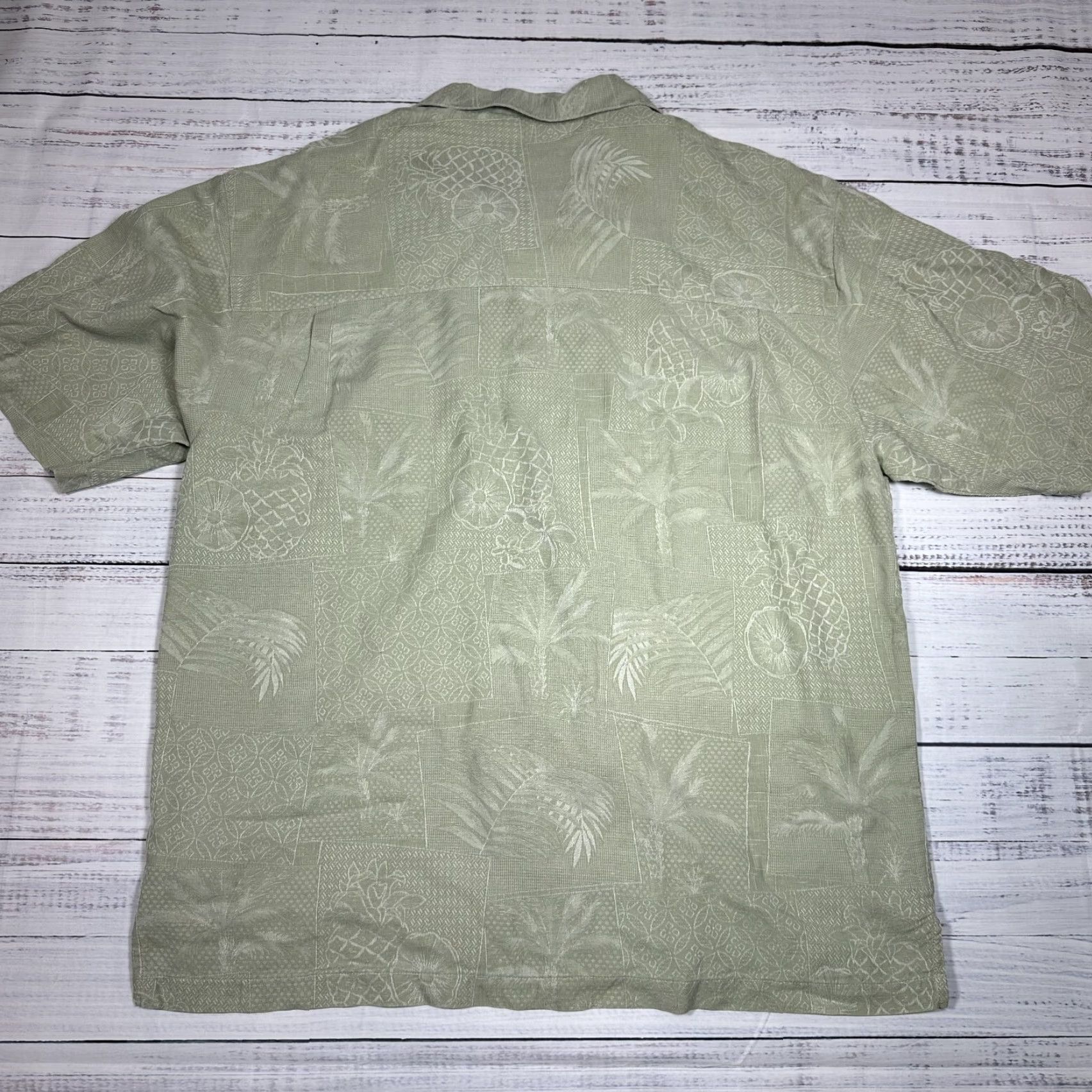Vintage St. John's Bay Green Hawaiian Shirt Silk Embossed Floral Button-Up XL Men Short Sleeve Button-Up Collared Size US XL / EU 56 / 4 - 3 Thumbnail