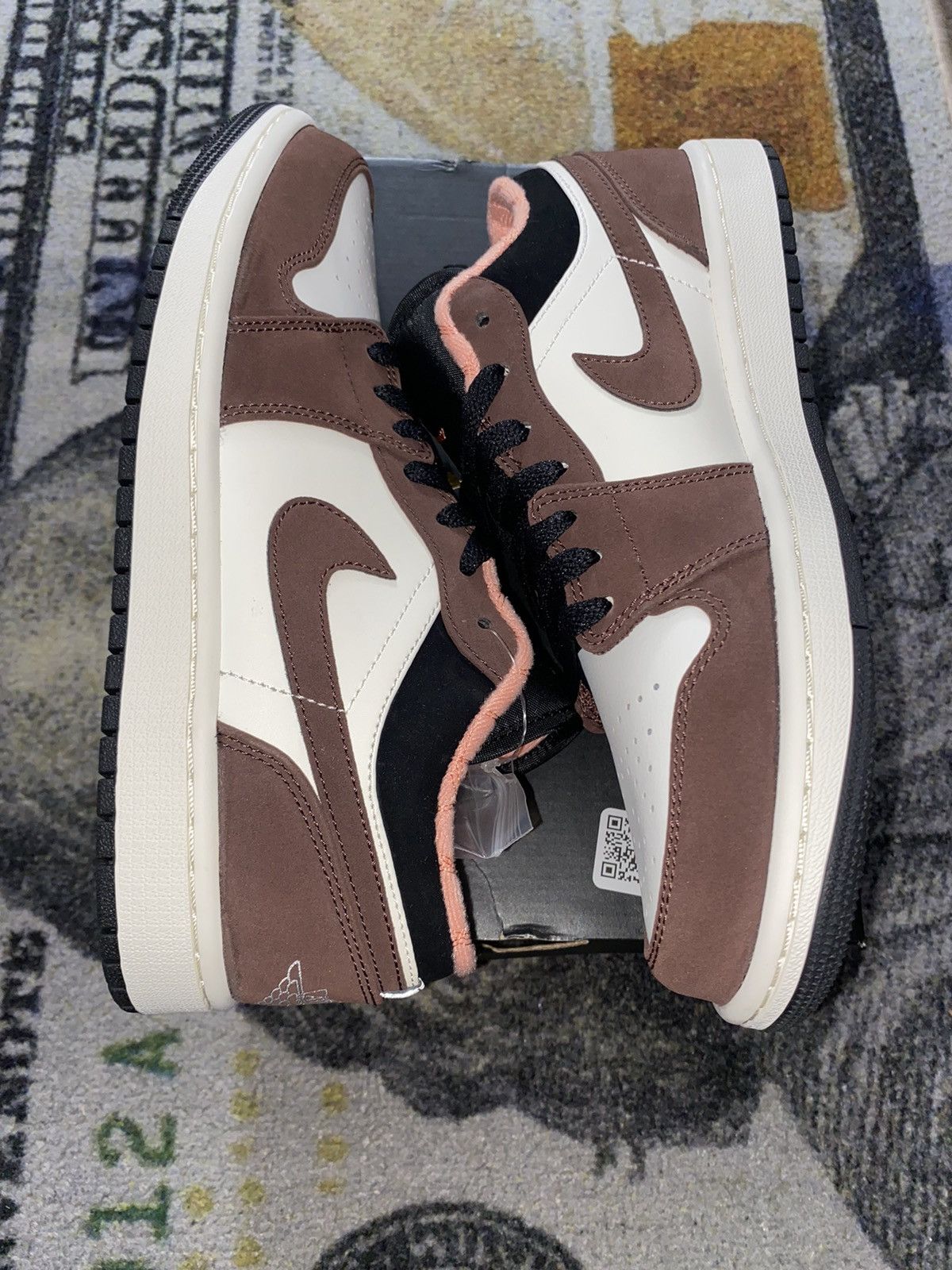 Jordan Brand × Nike Jordan 1 Low Mocha Size US 8 / EU 41 - 2 Thumbnail
