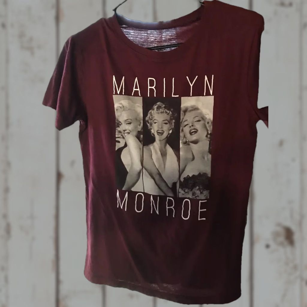 Vintage VINTAGE Marilyn Monroe T-Shirt Juniors Small Burgundy Short Sleeve Crew Neck Women Size S / US 4 / IT 40 - 1 Thumbnail