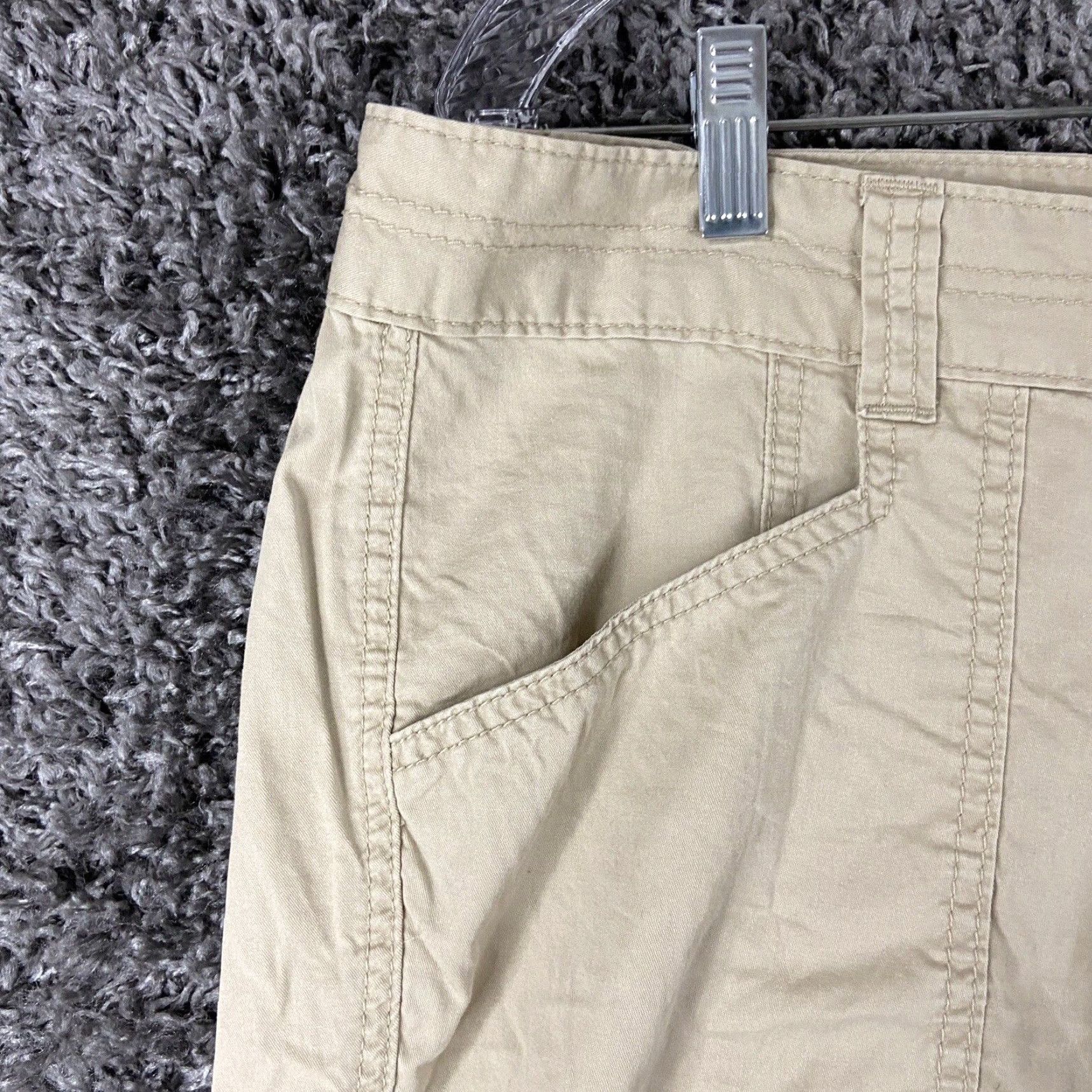 Old Navy Old Navy Shorts Adult 12 Beige Capri Bermuda Womens Size 34" / US 12 / IT 48 - 4 Thumbnail
