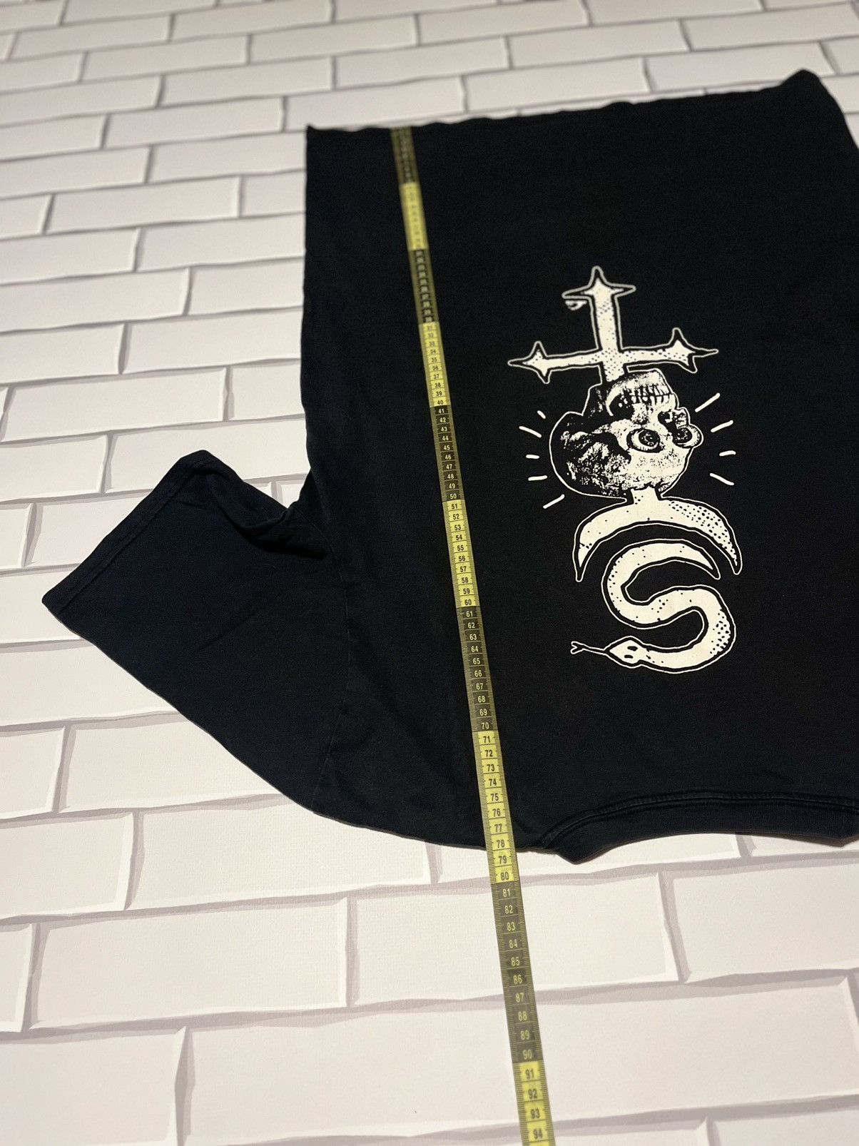 Quiksilver Quiksilver Vintage Skull Snake Cross Graphic T-Shirt Size US XL / EU 56 / 4 - 11 Thumbnail