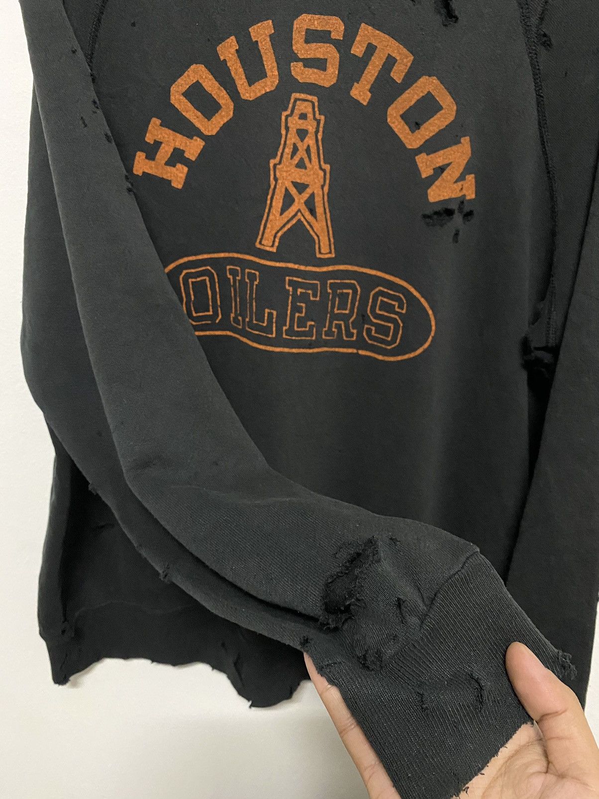 4GSELLER Rare Vintage Thrased houston oilers distressed Sweatshirt Size US M / EU 48-50 / 2 - 9 Thumbnail