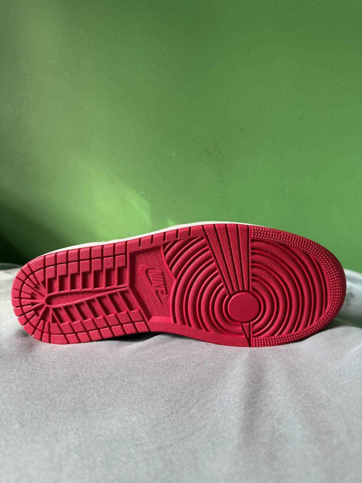 Nike Nike Air Jordan 1 Low Cardinal Red 2022 Size US 9 / EU 42 - 4 Thumbnail