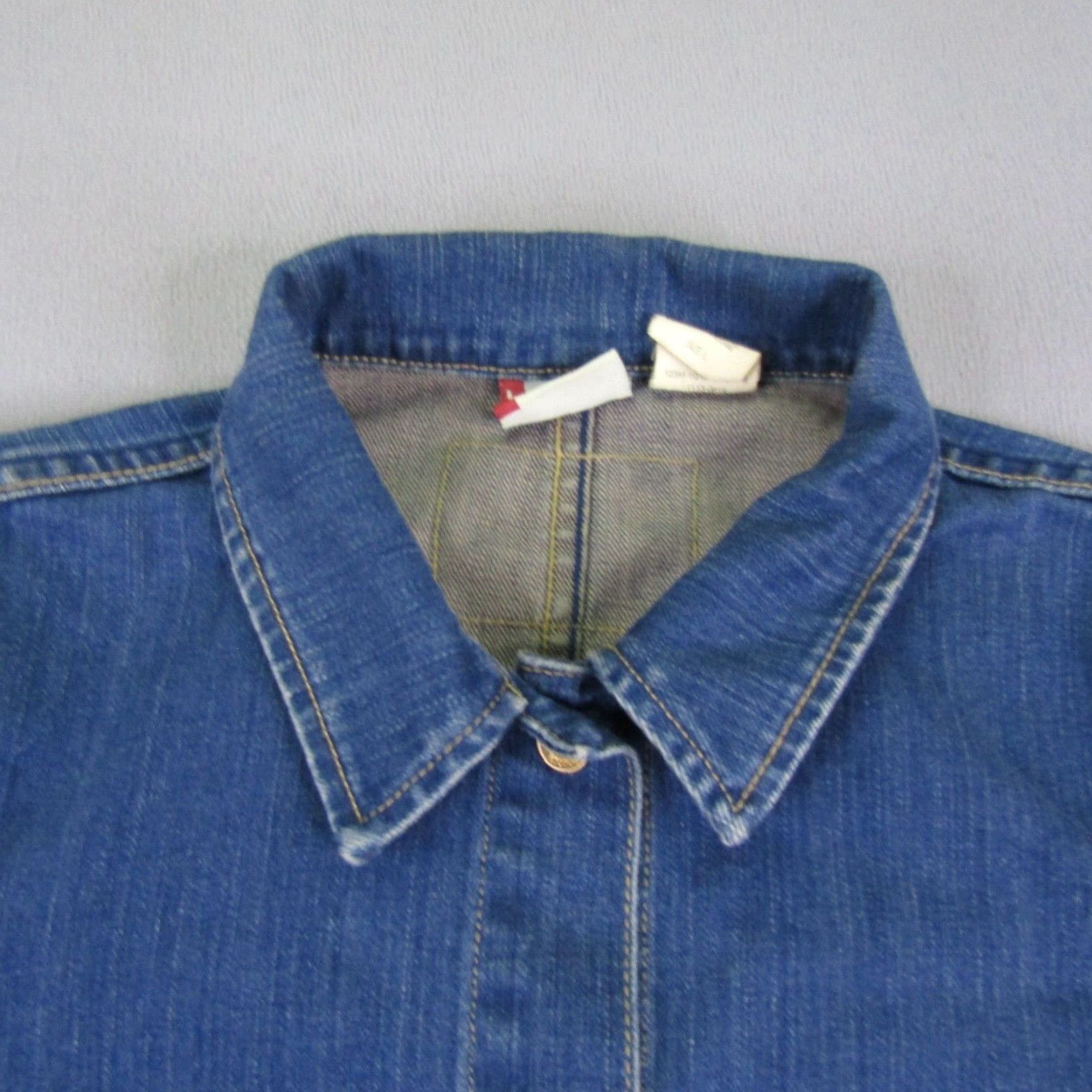 Levi's VINTAGE Levi's Denim Jacket Women's Large Blue Trucker Button Up Red Tab Y2K Jacket Women L Blue Denim Size 36" / US 14 / IT 50 - 2 Thumbnail