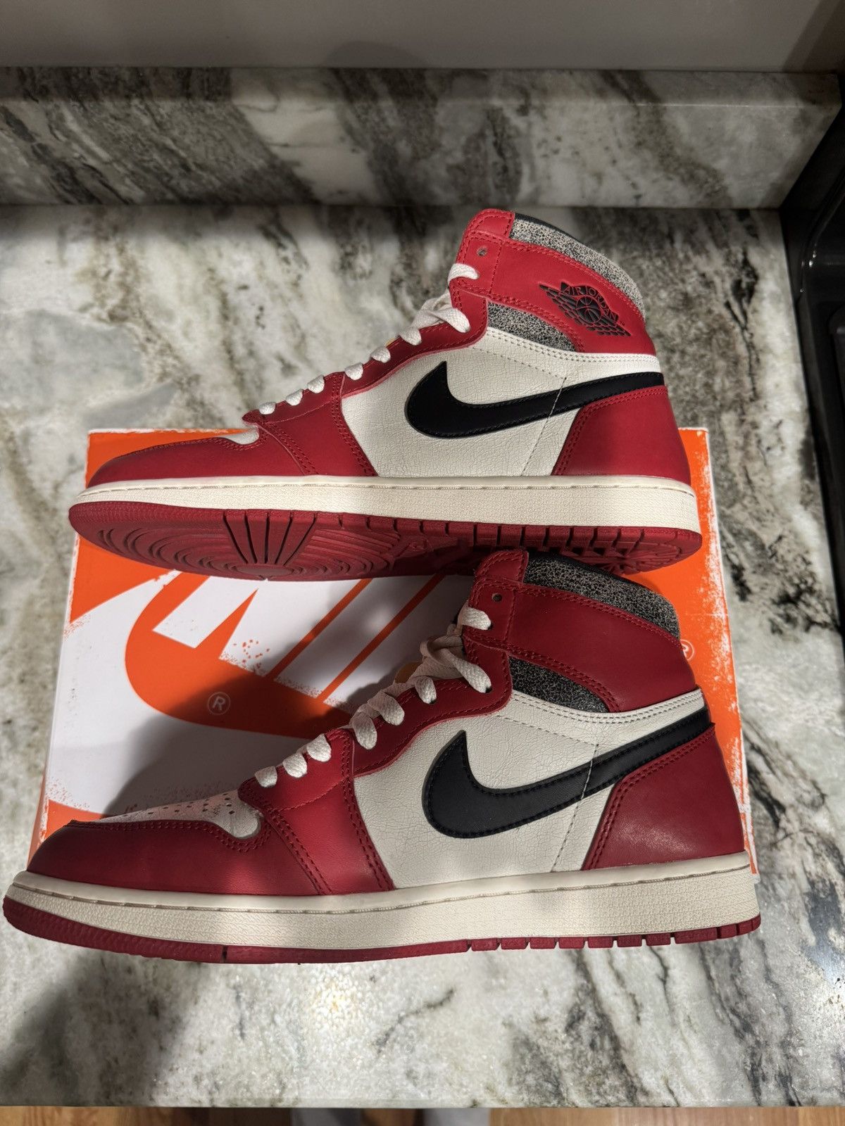 Jordan Brand Jordan 1 Retro High OG Chicago Lost & Found Size US 10.5 / EU 43-44 - 2 Thumbnail