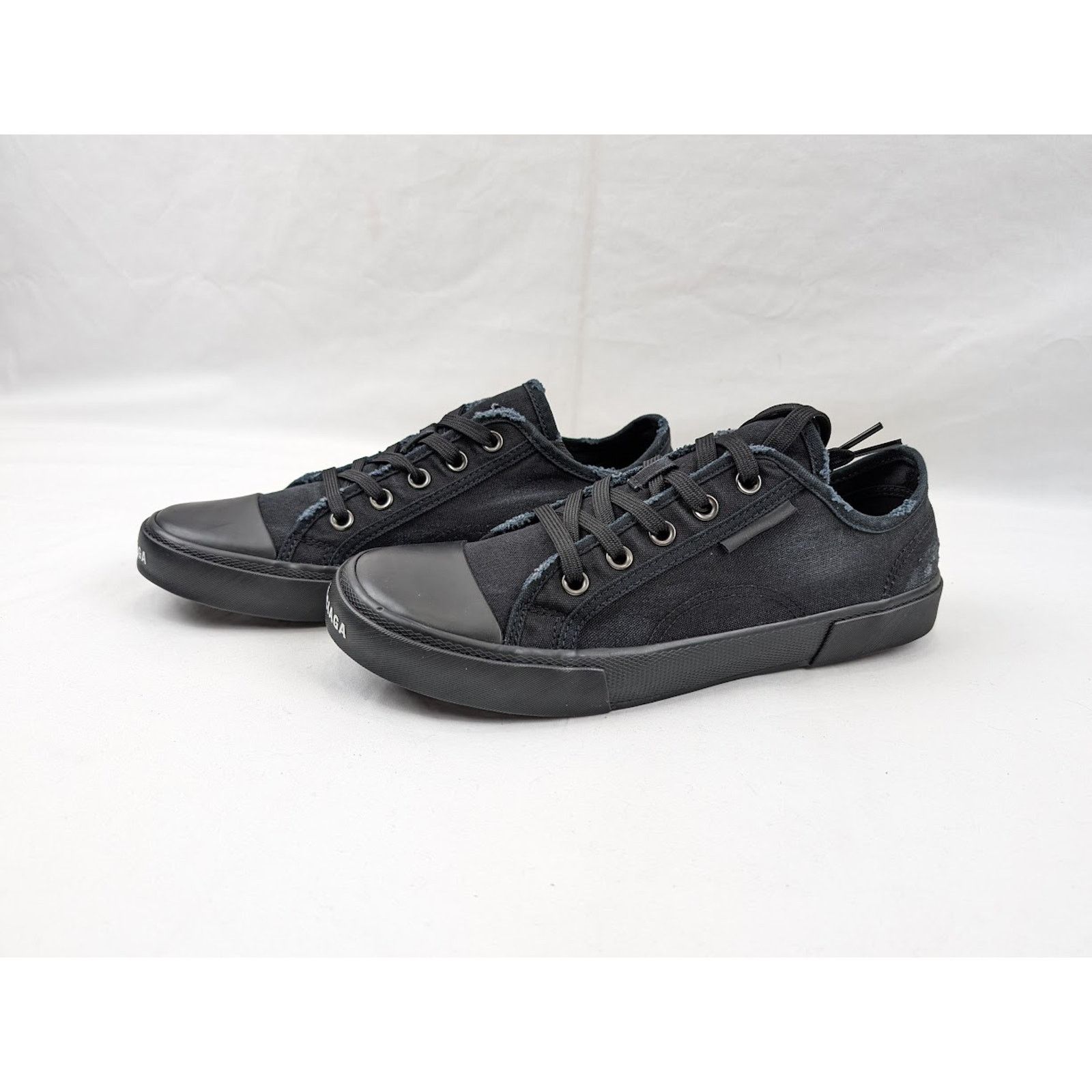 Balenciaga o1rshd1 Paris Low-Top Sneakers in Black Size US 8 / EU 41 - 17 Thumbnail