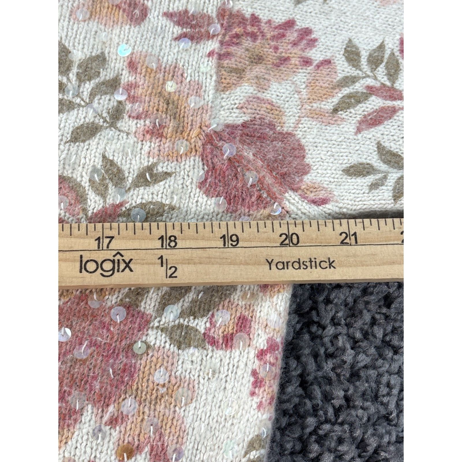 Lee VINTAGE Kathie Lee Sweater Womens Small Pink Silk Floral Sequin 90s Crew Neck Pullover Accessories Sequin Flower Winter Knit Womens Small Pink 90s Size S / US 4 / IT 40 - 3 Thumbnail
