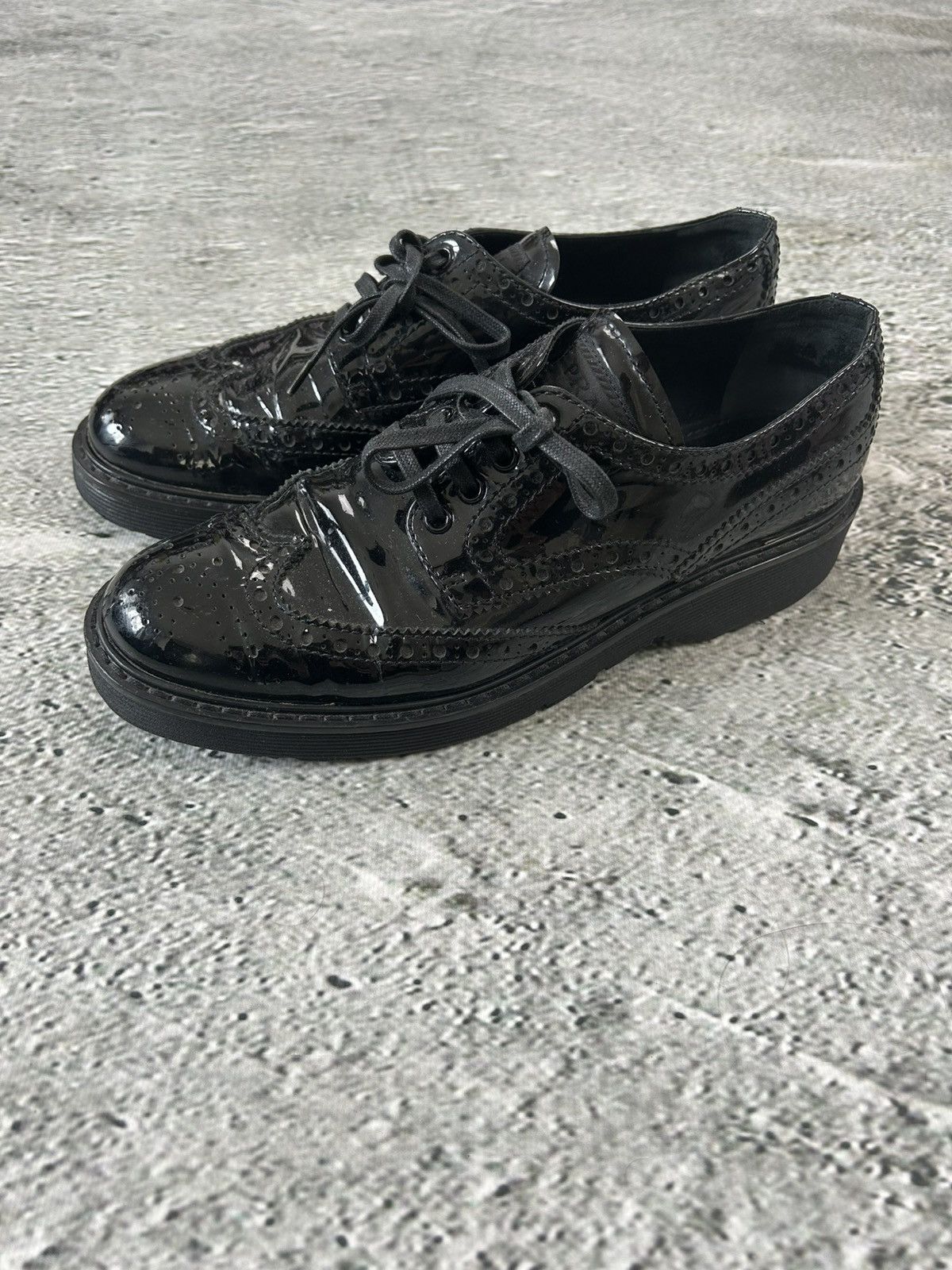 Prada Wingtip Patent Brogue Oxfords Black 38,5 Red Tab