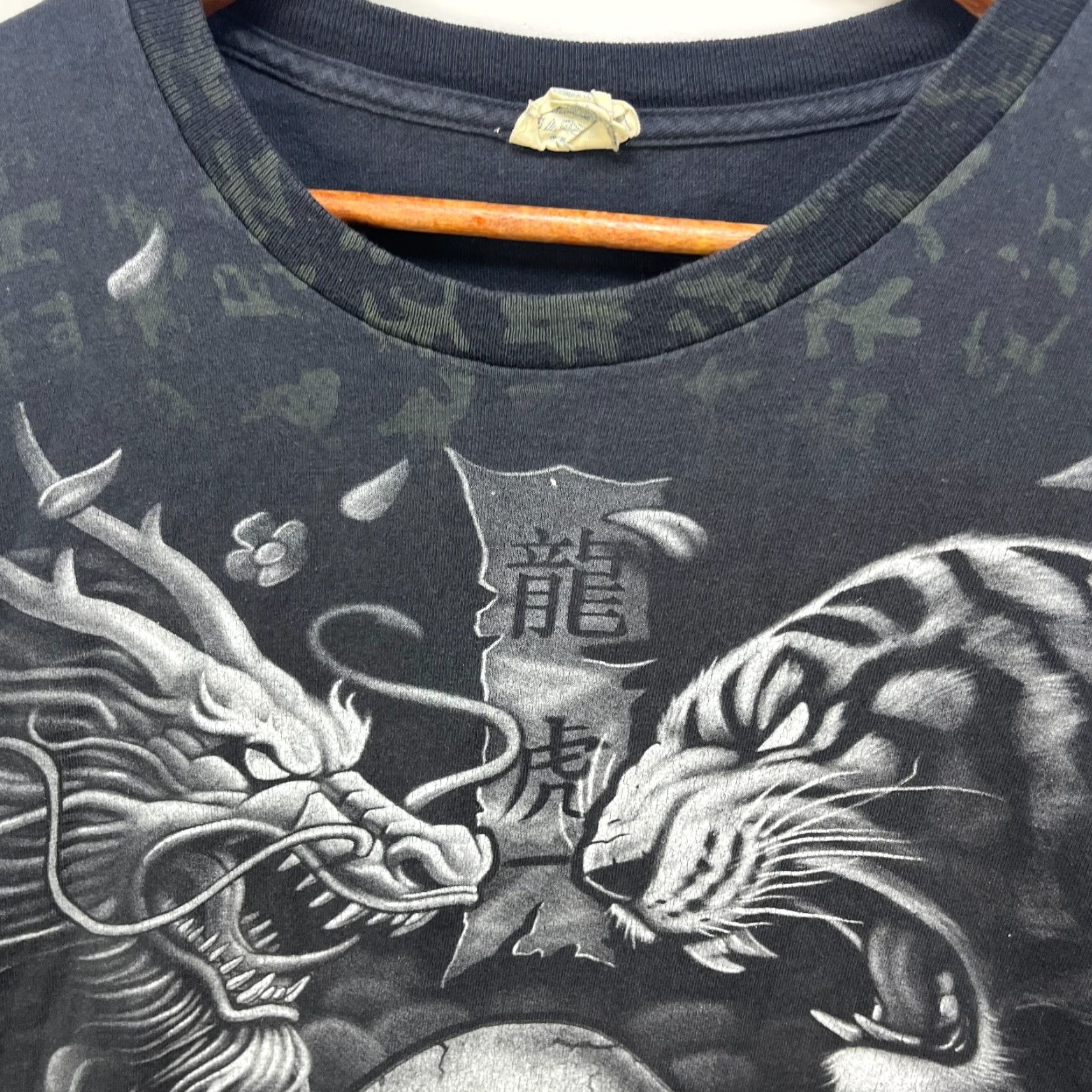 Vintage VINTAGE Dragon Flames Skull Skater AOP T Shirt 2XL Baggy Mens Black Cotton Logo Short Sleeve Crew Neck Vintage 2XL Shirts? Size US XXL / EU 58 / 5 - 3 Thumbnail