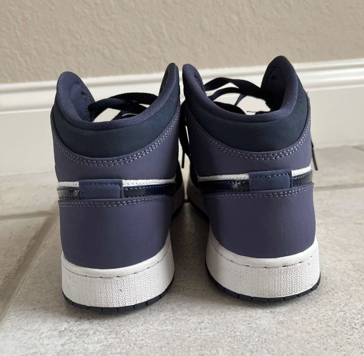 Jordan Brand Air Jordan 1 Mid GS “Sanded Purple” size 7Y Size US 7 / EU 40 - 4 Thumbnail