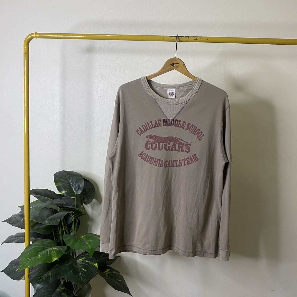 BARNS OUTFITTERS Cadillac Middle School Cougars Warehouse Toyo Enterprise Size US M / EU 48-50 / 2 - 1 Thumbnail