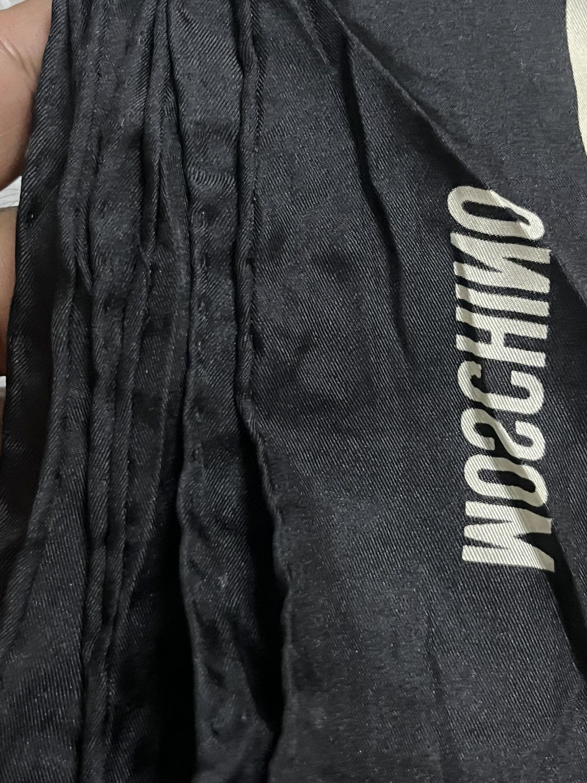 Moschino Moschino silk scarf featuring "Lila & Fufi" dog graphic Size ONE SIZE - 6 Thumbnail