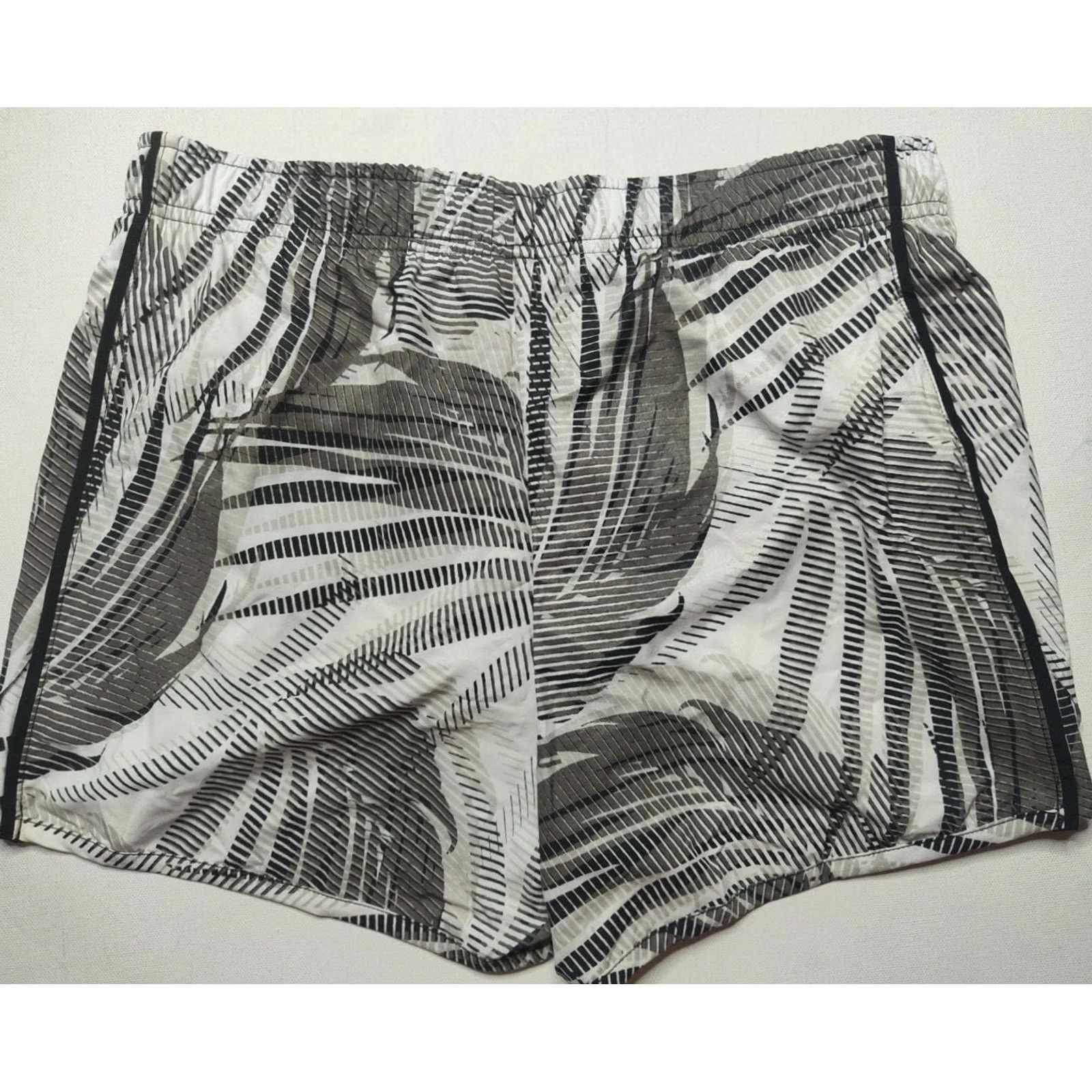 Vintage XERSION Women S Black Leaf Lined Stretch Quick-Dri Athletic Shorts NEW Size 28" / US 6 / IT 42 - 3 Thumbnail
