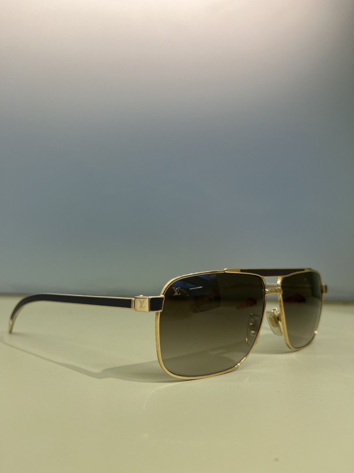 Louis Vuitton Evidence Burgundy / Gold Aviator Sunglasses