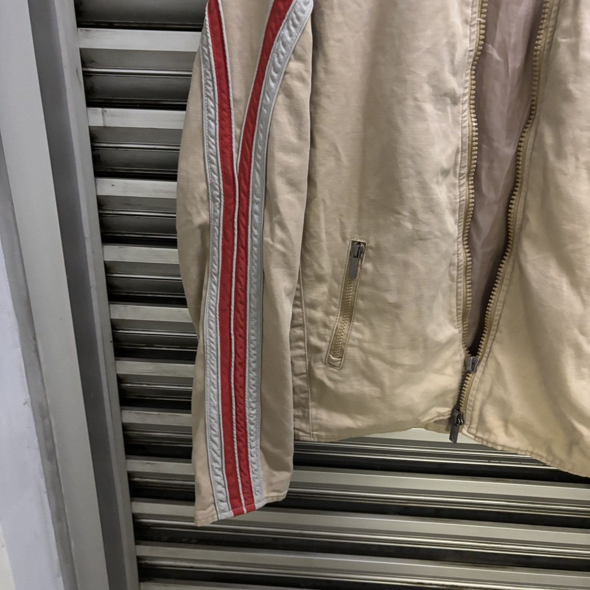 Armani Exchange × Vintage Vintage Armani Exchange Racing Stripe Jacket Beige/Red Size US L / EU 52-54 / 3 - 9 Thumbnail
