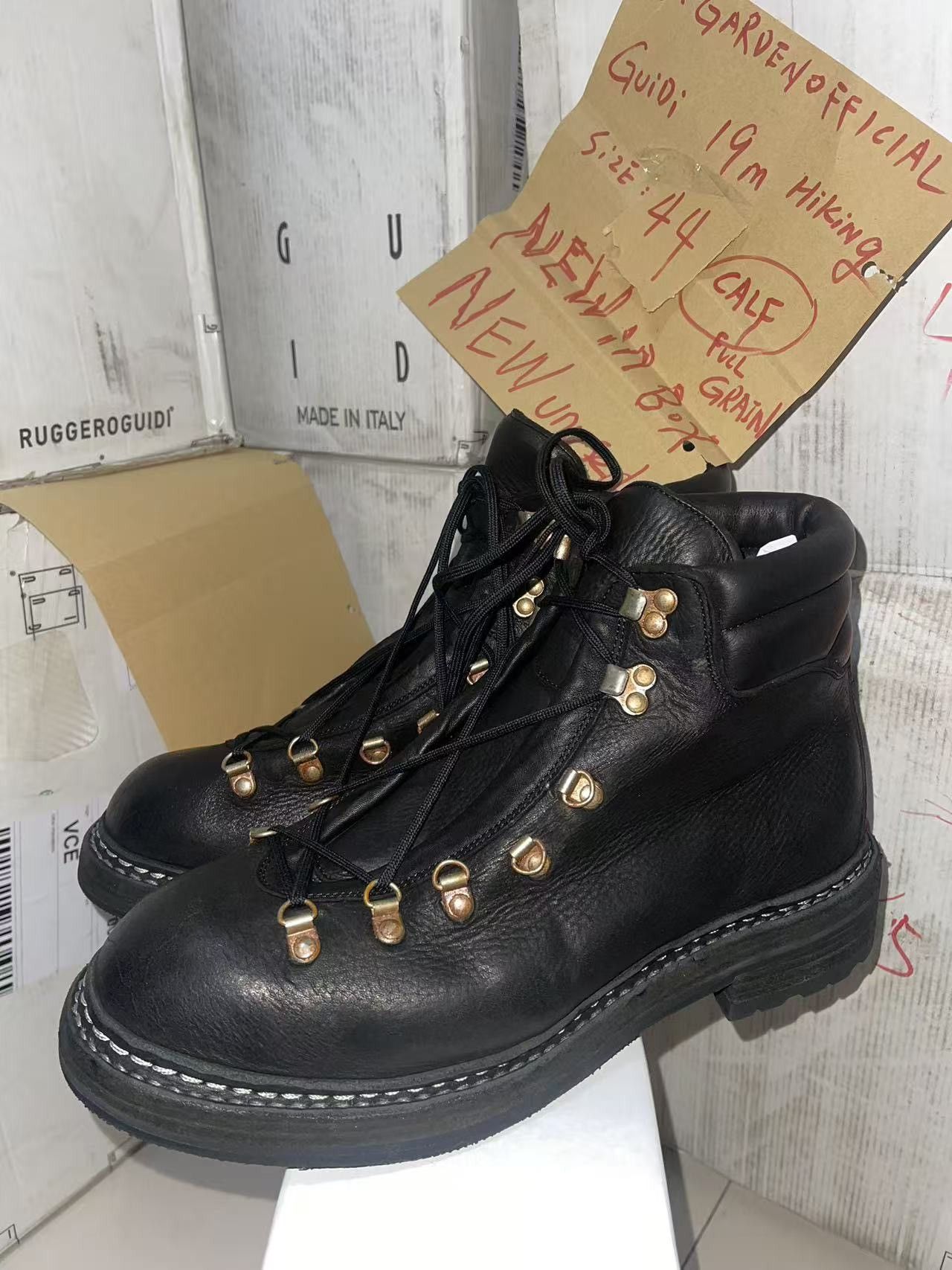 Guidi 19m hiking boots