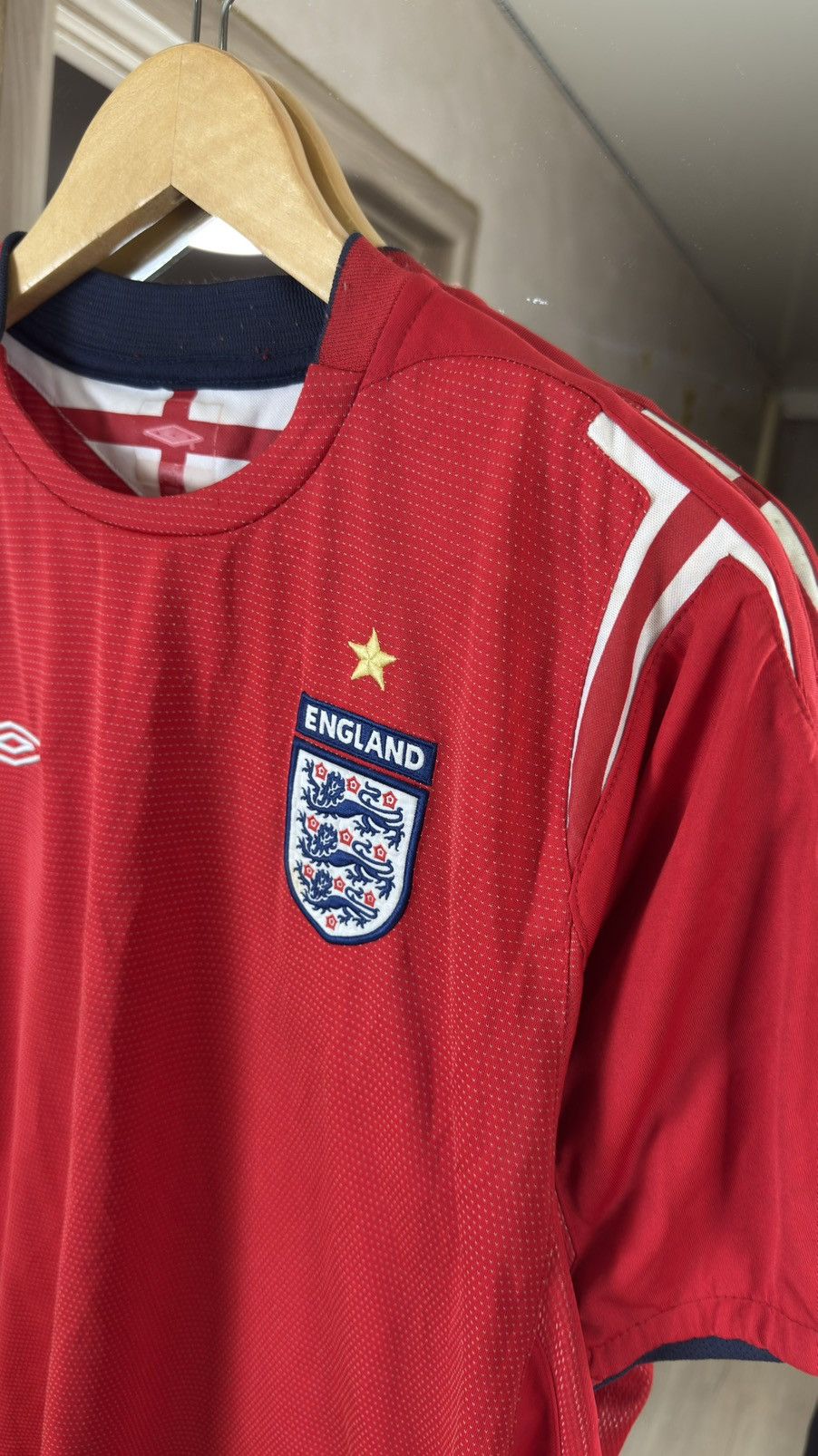 Umbro England Away 2004-06 Umbro Vapa-Tech Jersey | St George Deta Size US M / EU 48-50 / 2 - 5 Thumbnail