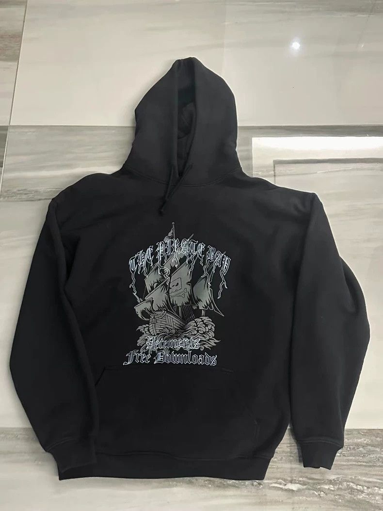 【VETEMENTS】PIRATE HOODIE【即発送】 Vetements The Pirate Bay Hoodie - Black | Garmentory