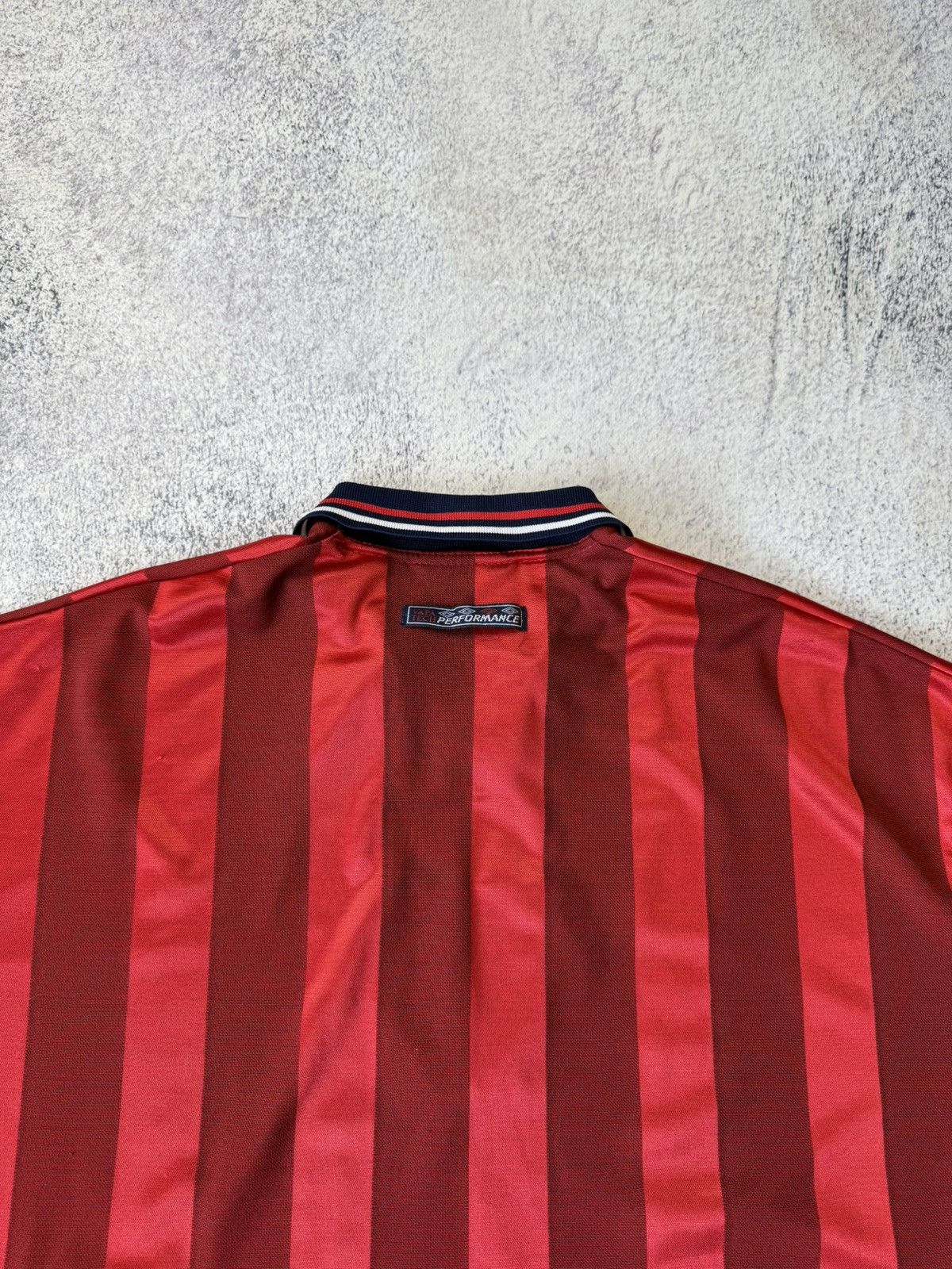 Umbro ENGLAND UMBRO 1997 1998 AWAY VINTAGE FOOTBALL JERSEY SHIRT Size US L / EU 52-54 / 3 - 20 Thumbnail