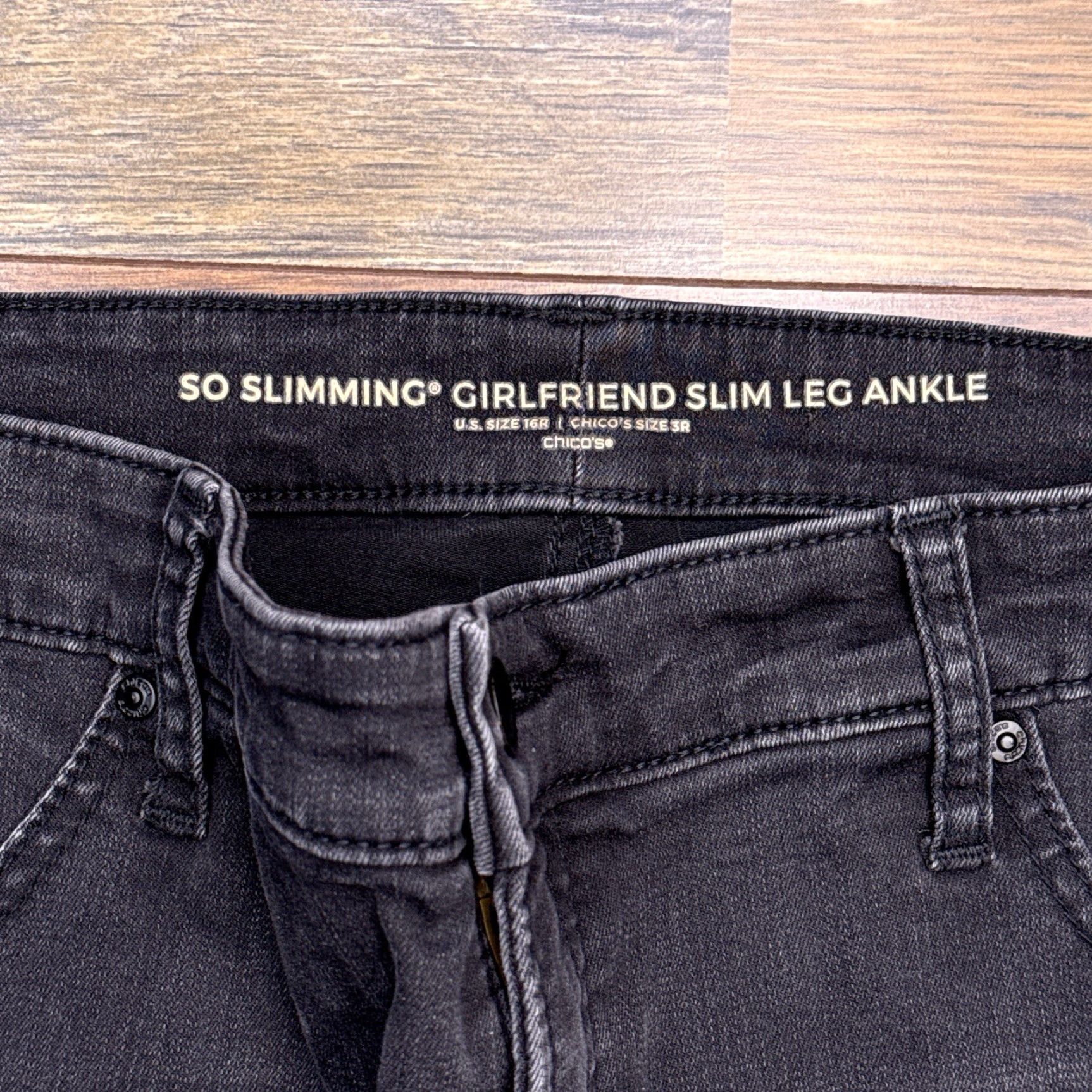 Vintage Chicos Jeans Slimming Girlfriend Slim Leg Ankle 00P Red High Rise Flowers Size 26" / US 2 / IT 38 - 4 Thumbnail