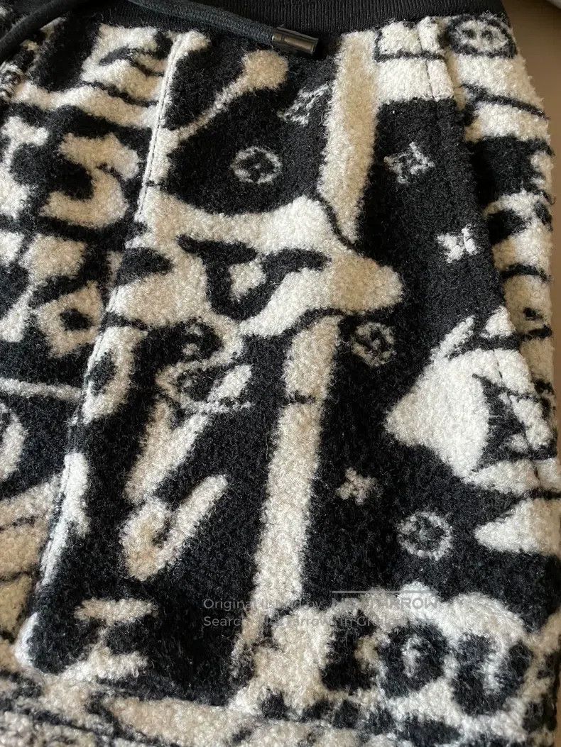 Louis Vuitton Louis Vuitton size m Comic print wool shorts Size US 28 / EU 44 - 9 Thumbnail