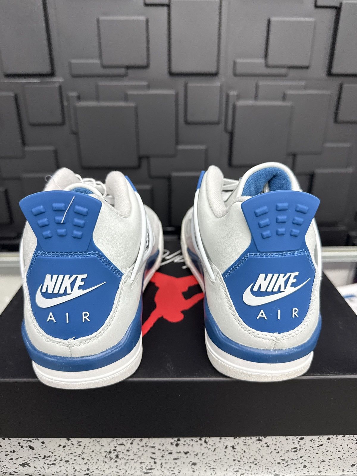 Jordan Brand Jordan 4 Retro Military Blue (GS) Size US 7 / EU 40 - 5 Thumbnail
