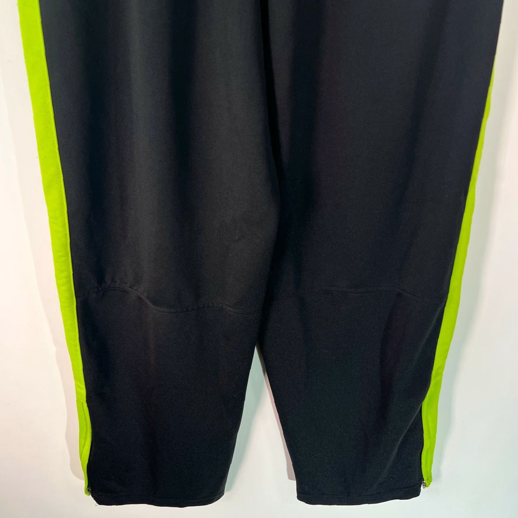 Layer 8 Layer 8 Mens Track Pants XL Black Quick Dry Elastic Waist Zippered Ankles Size XL (32 Inseam) Size US 34 / EU 50 - 6 Thumbnail