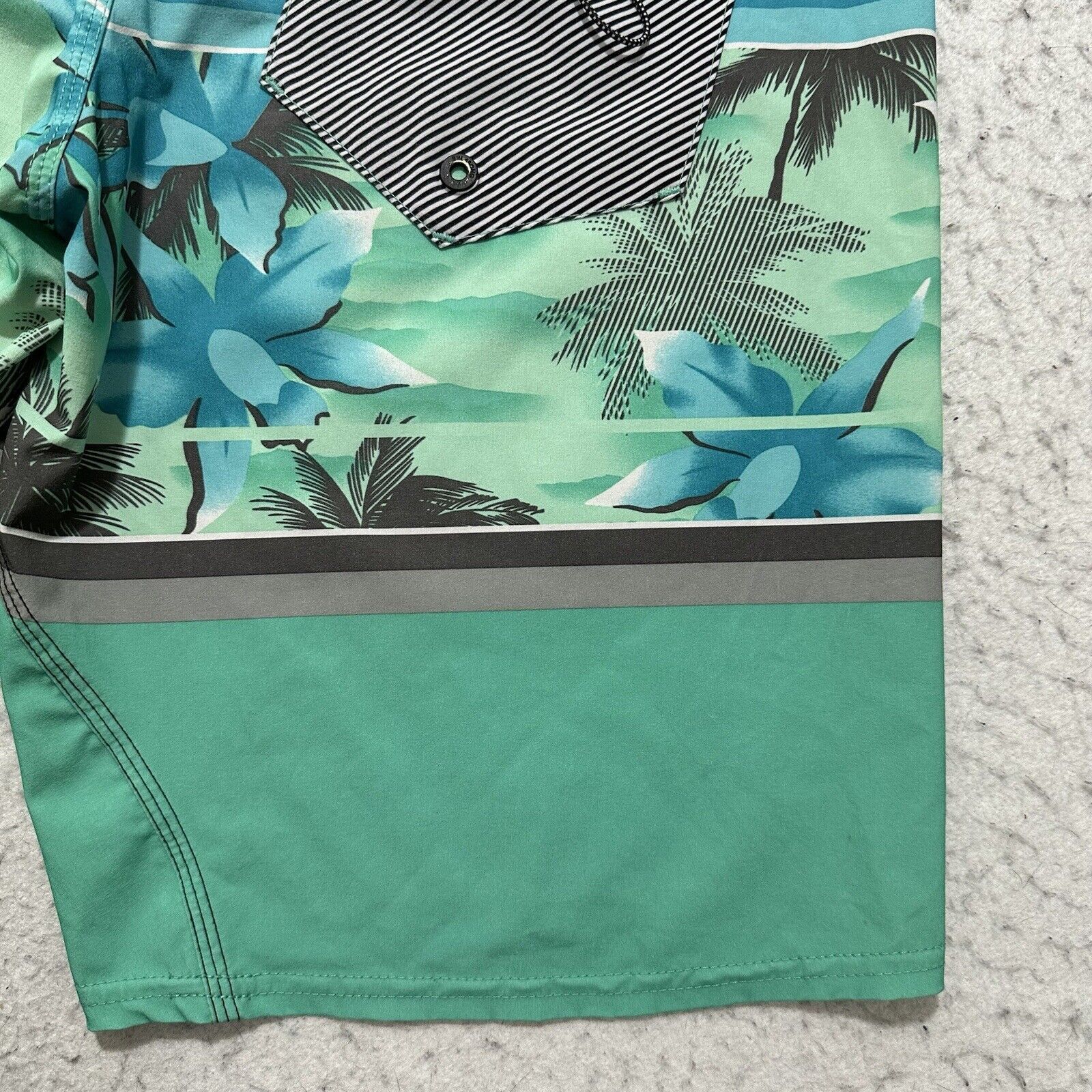 Billabong Billabong Platinum 28 Mint Green Palm Tree Swim Trunks Size US 28 / EU 44 - 11 Thumbnail