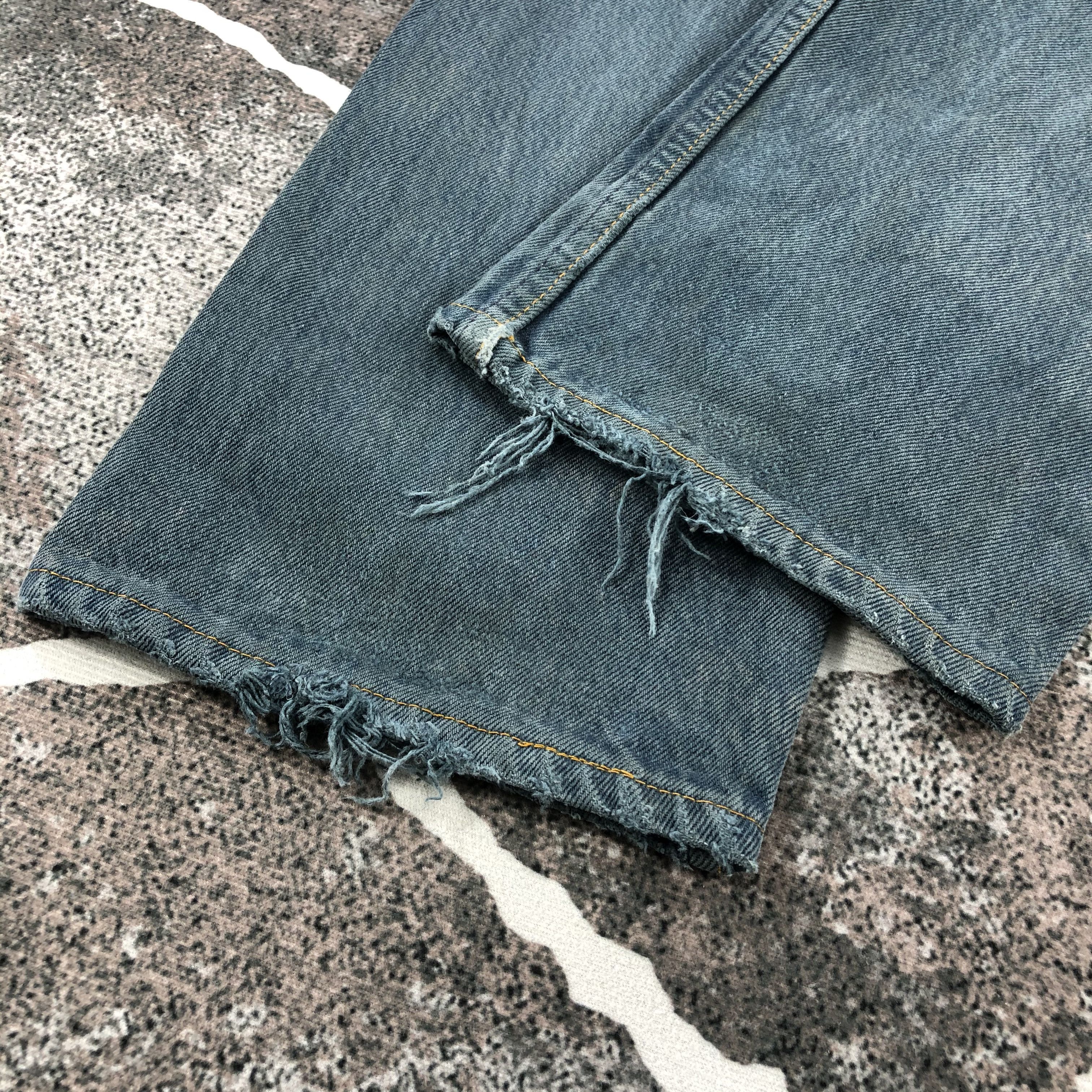 Levi's Vintage Levis 501 Jeans Faded Blue Distressed Denim KJ623 Size US 30 / EU 46 - 6 Thumbnail
