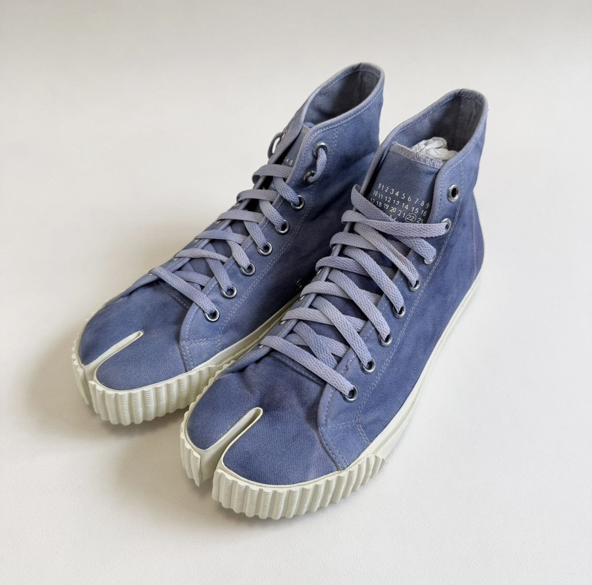 Maison Margiela Sample Blue Tie Dye Canvas Tabi Sneakers Size US 11 / EU 44 - 13 Thumbnail