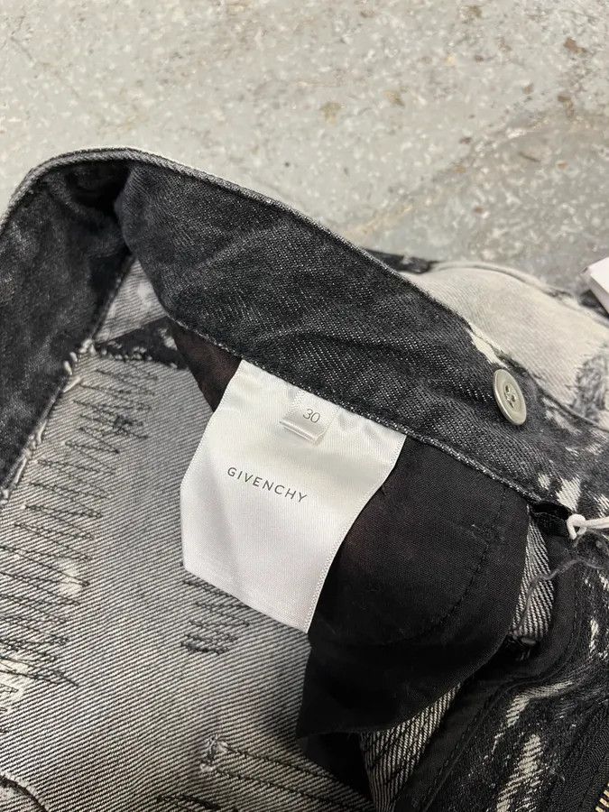 Givenchy AW2022 Givenchy Distressed Monochrome Slim Jeans Size US 32 / EU 48 - 9 Thumbnail