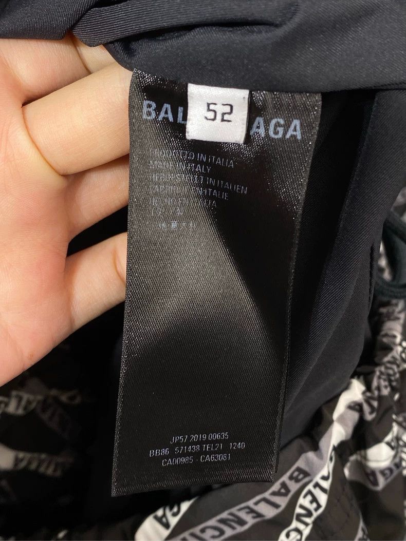 Balenciaga Balenciaga Bullet screen full of logo hidden hat jacket 250 Size US L / EU 52-54 / 3 - 7 Thumbnail