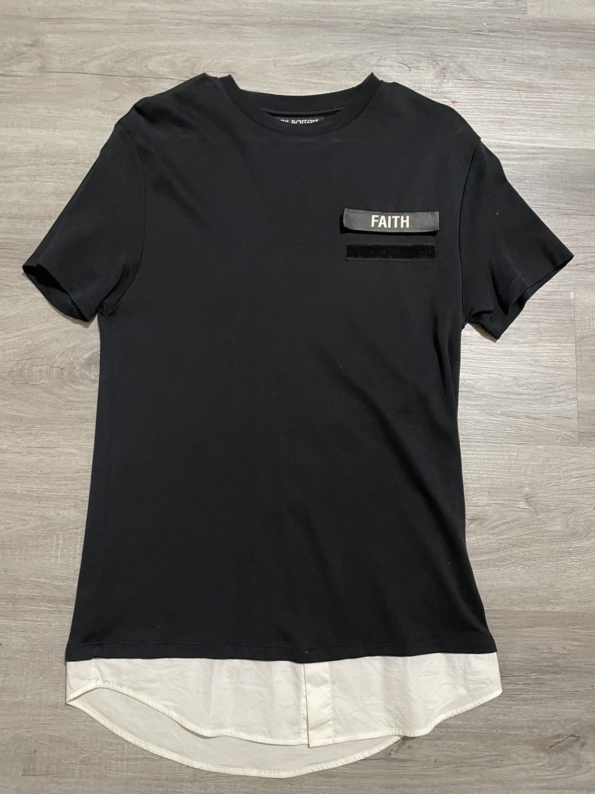 Neil Barrett Neil Barrett Black and White Badge T Shirt Size US S / EU 44-46 / 1 - 1 Thumbnail