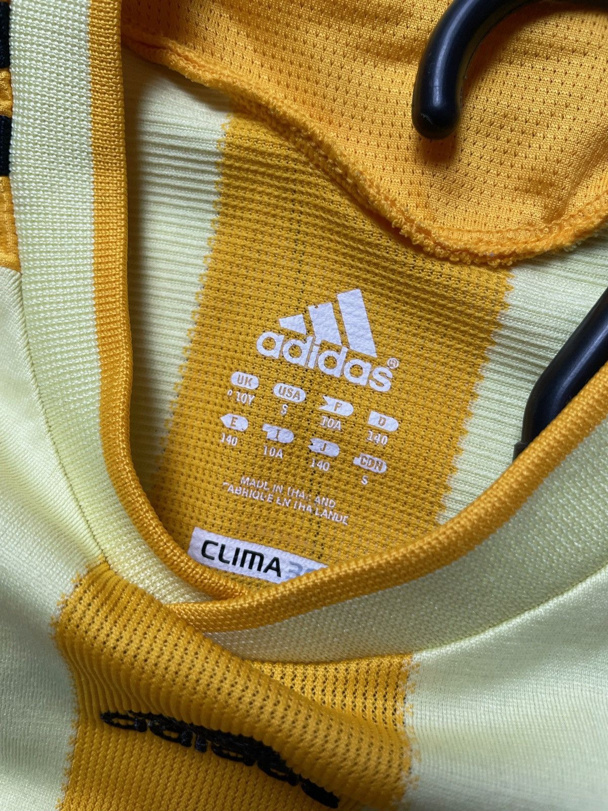 Adidas × Vintage Vintage adidas New Castle United soccer jersey yellow kids S Size US S / EU 44-46 / 1 - 4 Thumbnail