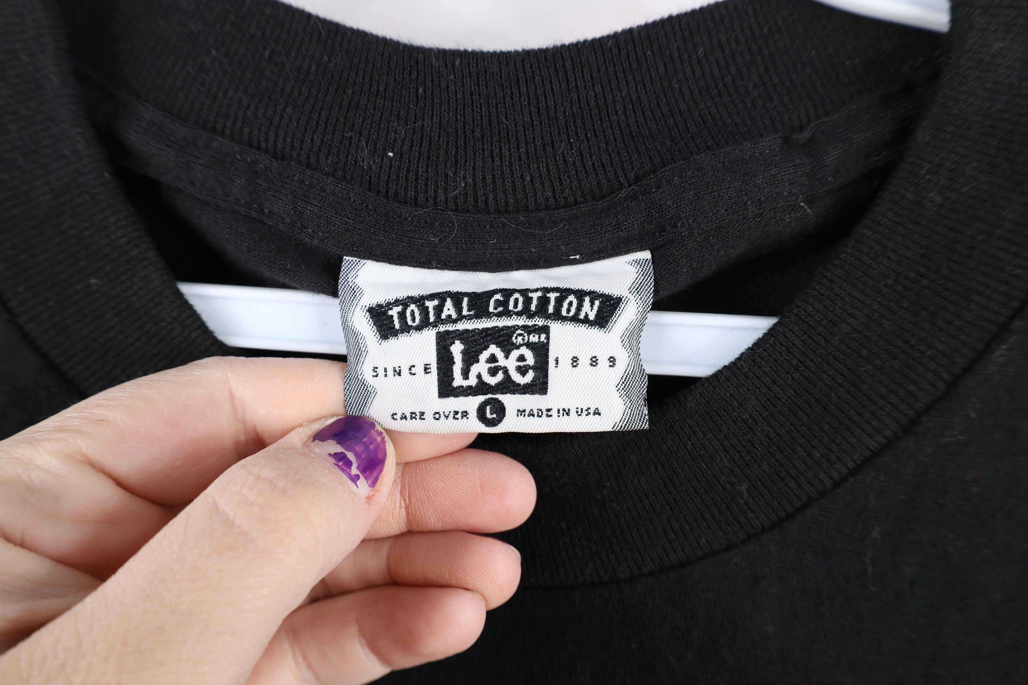 Vintage Vintage 90s Not Into Temptation Lari White Band T-Shirt USA Size US L / EU 52-54 / 3 - 7 Thumbnail