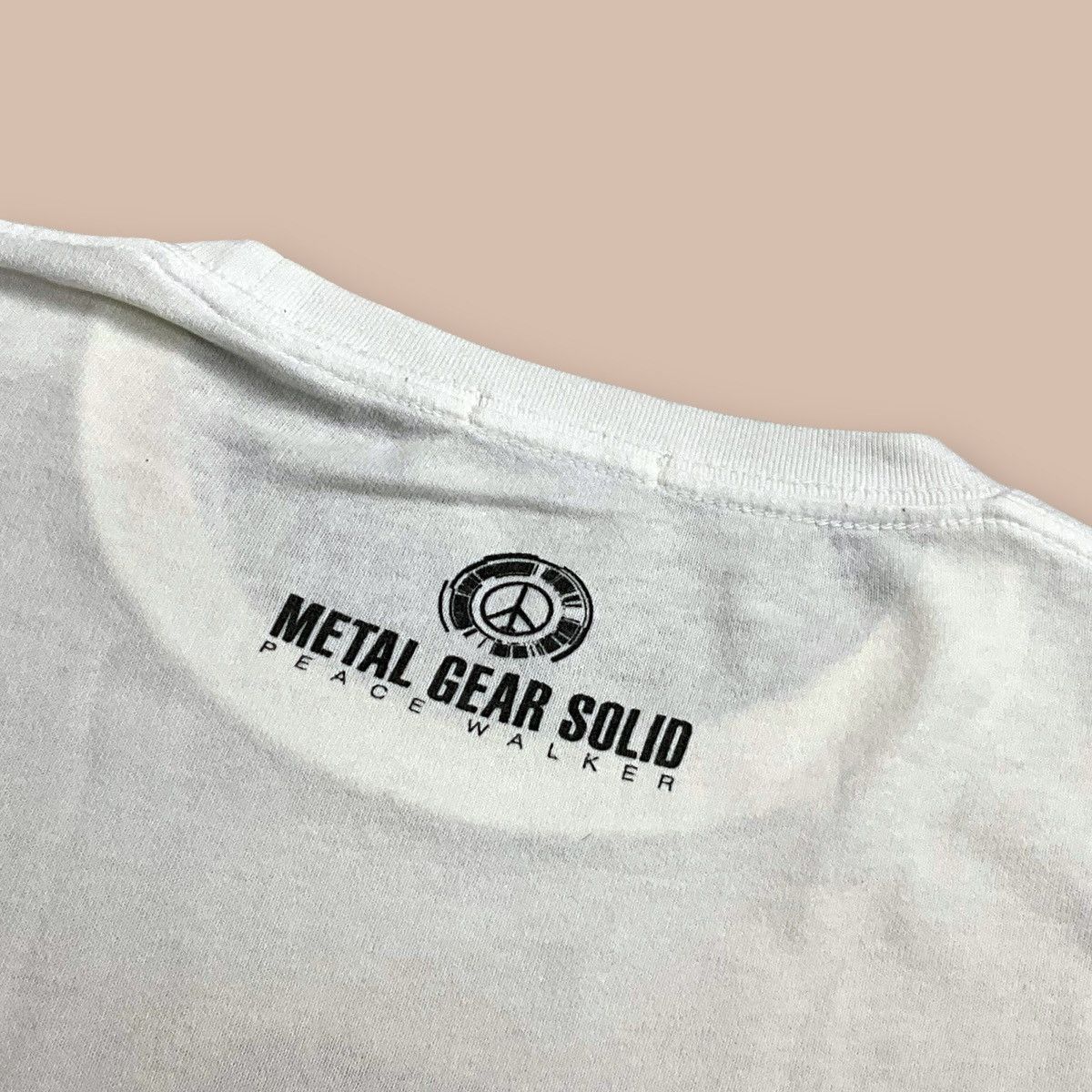 Uniqlo Uniqlo x METALGEAR SOLID "PEACE WALKER" TEE Size US L / EU 52-54 / 3 - 4 Thumbnail
