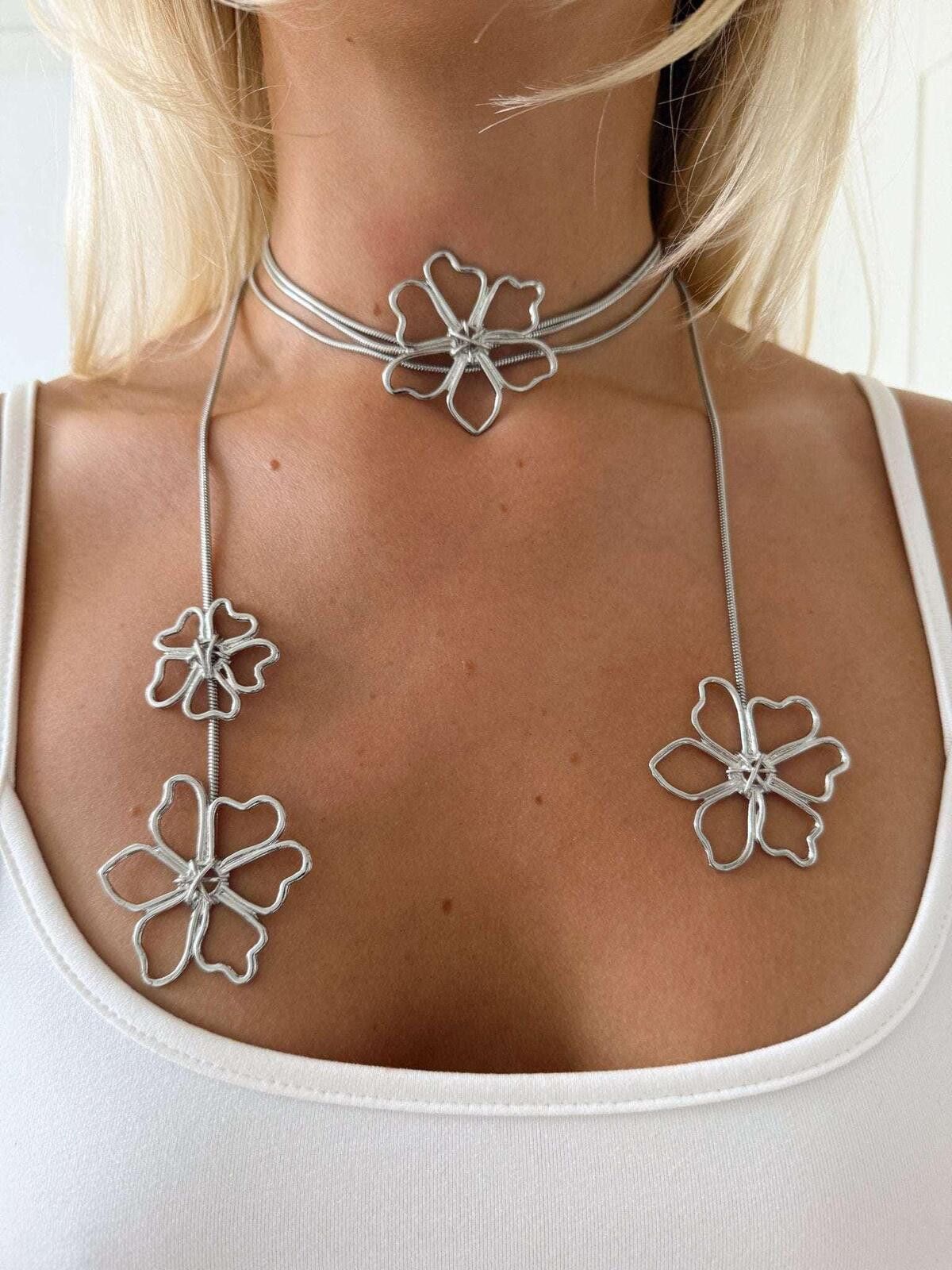 Other Silver plated floral wraparound flower necklace Size ONE SIZE - 1 Preview