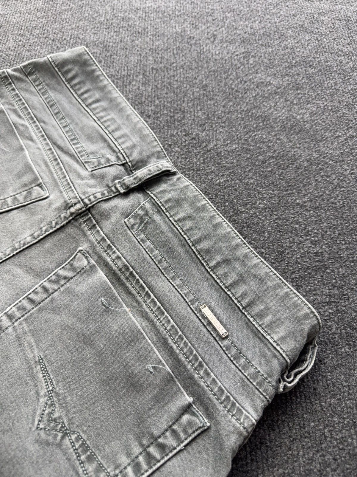 Diesel Luxury 00s Diesel D-BAZER Grey Faded Tapered Jeans Archive Size US 28 / EU 44 - 23 Thumbnail