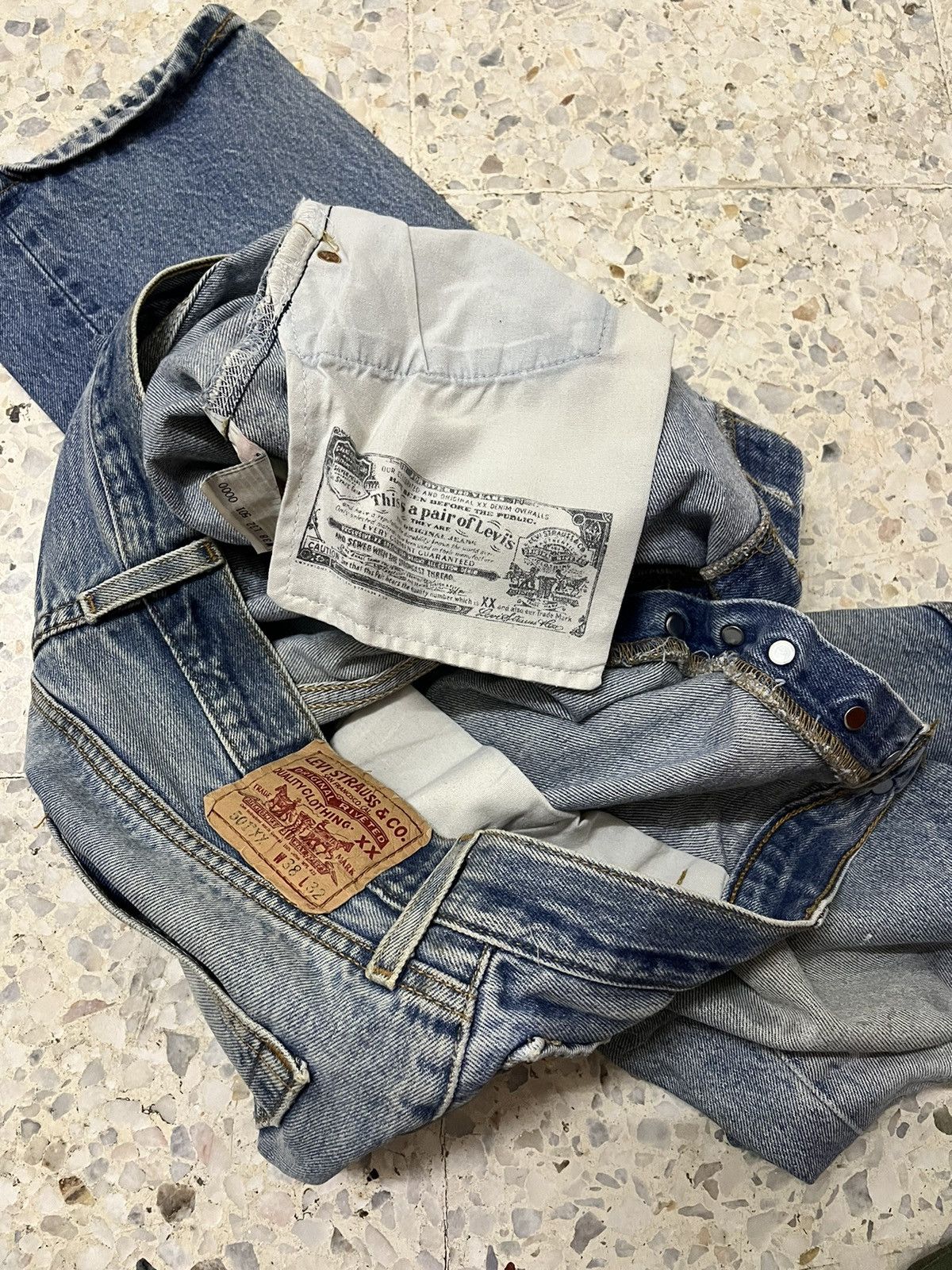 Levi's Vintage levis 501XX light blue distressed Size US 35 - 8 Thumbnail