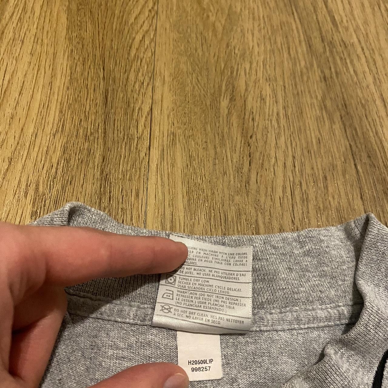 Nike 2000s Grey Nike vintage sweatshirt with a small mark Size US M / EU 48-50 / 2 - 6 Thumbnail
