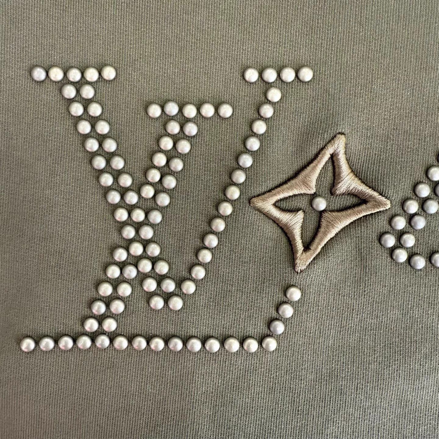 Louis Vuitton LV x Pharrell Williams Green Rivet Sweatshirt S Size US S / EU 44-46 / 1 - 3 Thumbnail